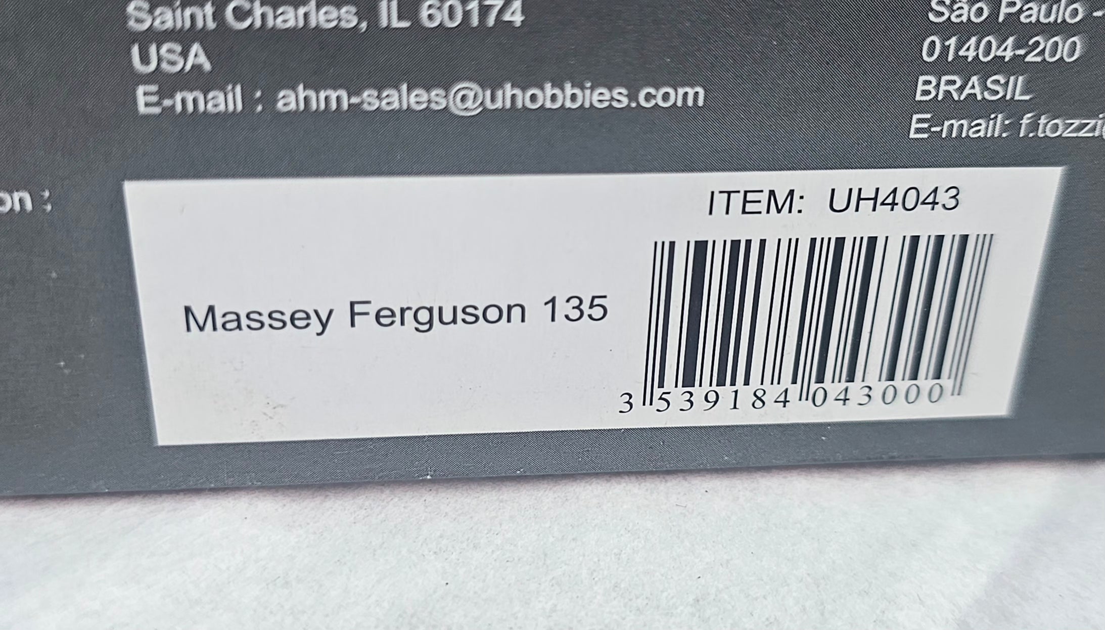 Universal Hobbies Massey Ferguson 135 Tractor HMT Panningen UH4043