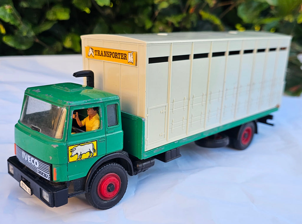 Britains Iveco Cattle Livestock Lorry Transporter Green