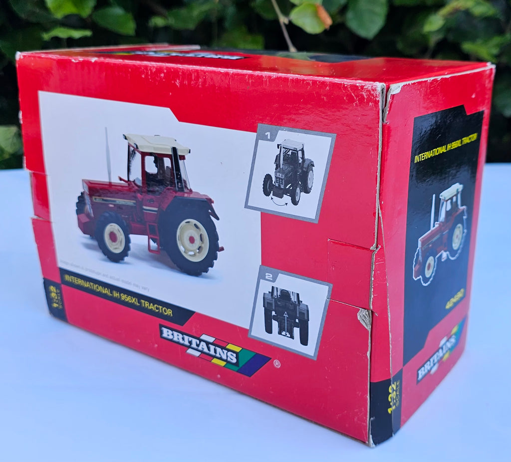 Britains International IH 956XL Tractor 42490