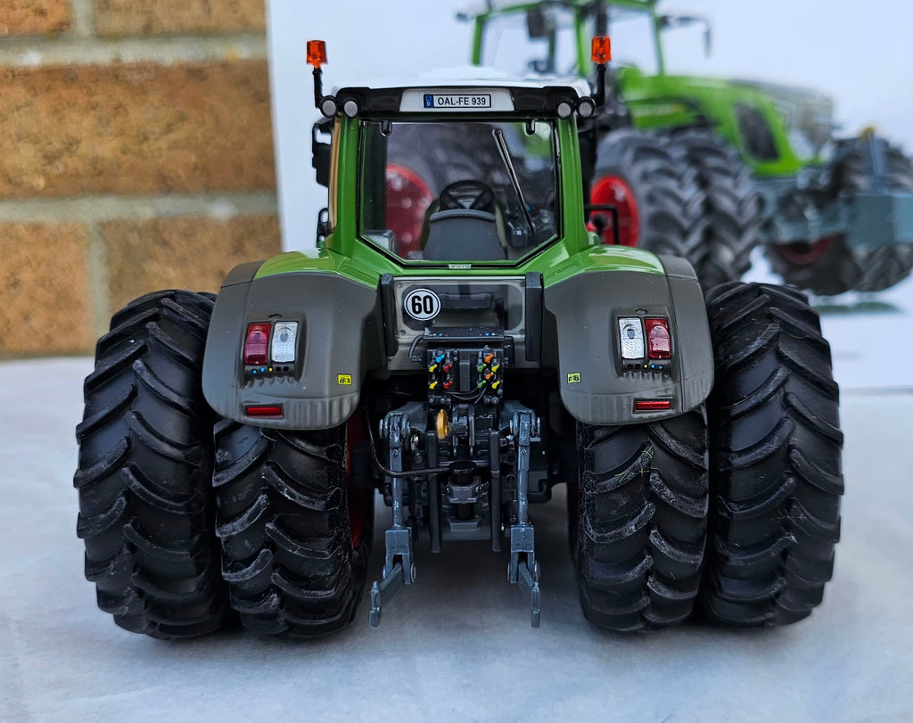Wiking Fendt 939 Tractor With Dual Wheels