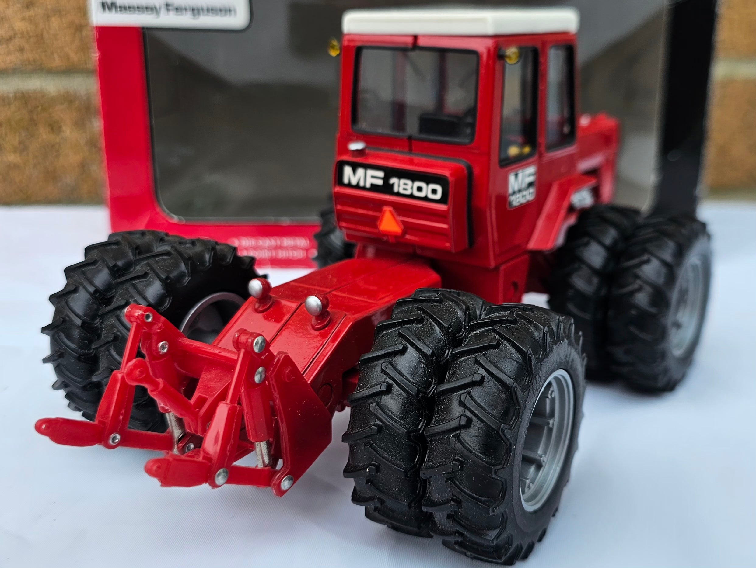 Britains Ertl MF1800 Massey Ferguson 4wd Tractor 13451A