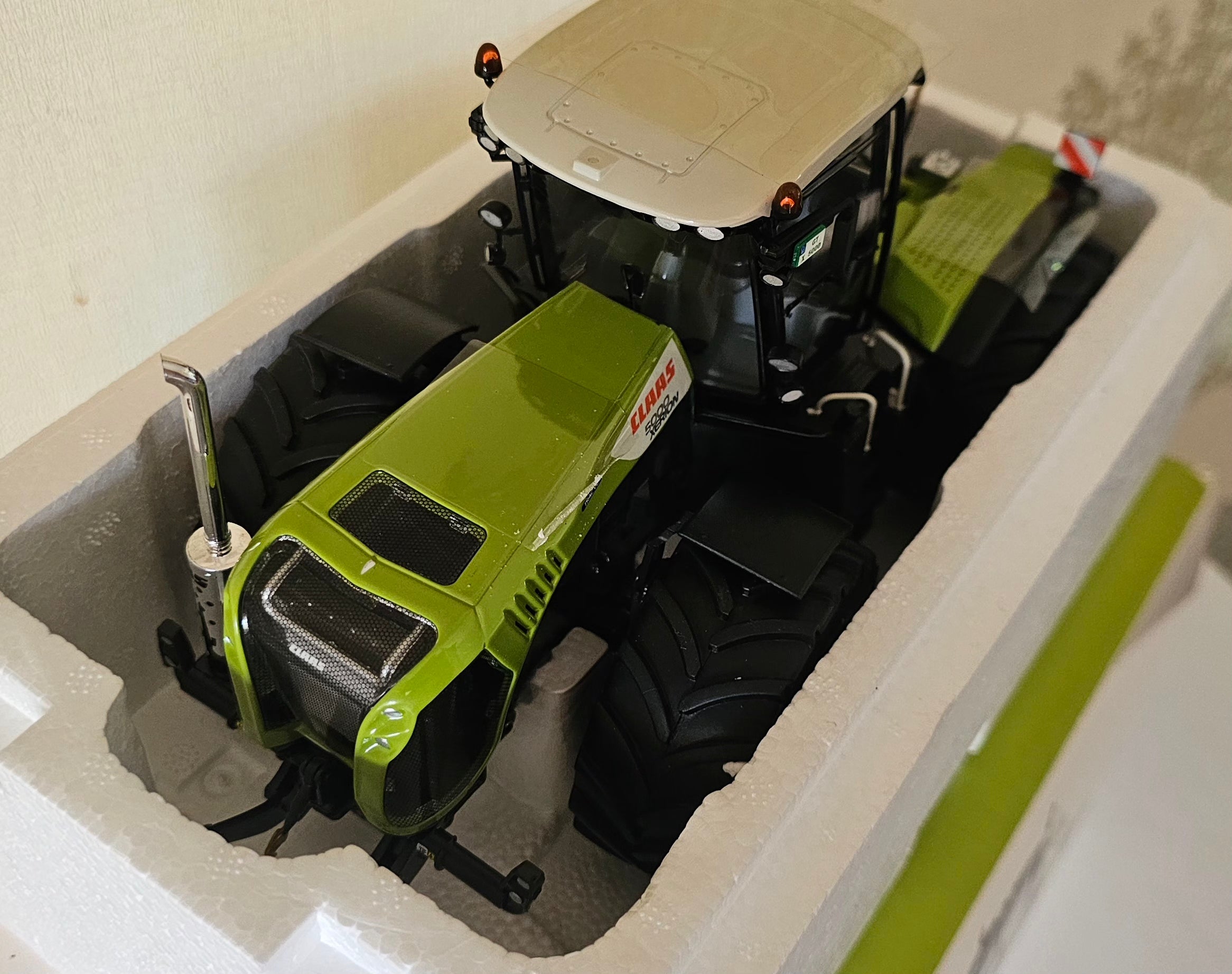 Wiking Class Xerion 5000 Tractor Dealer Box