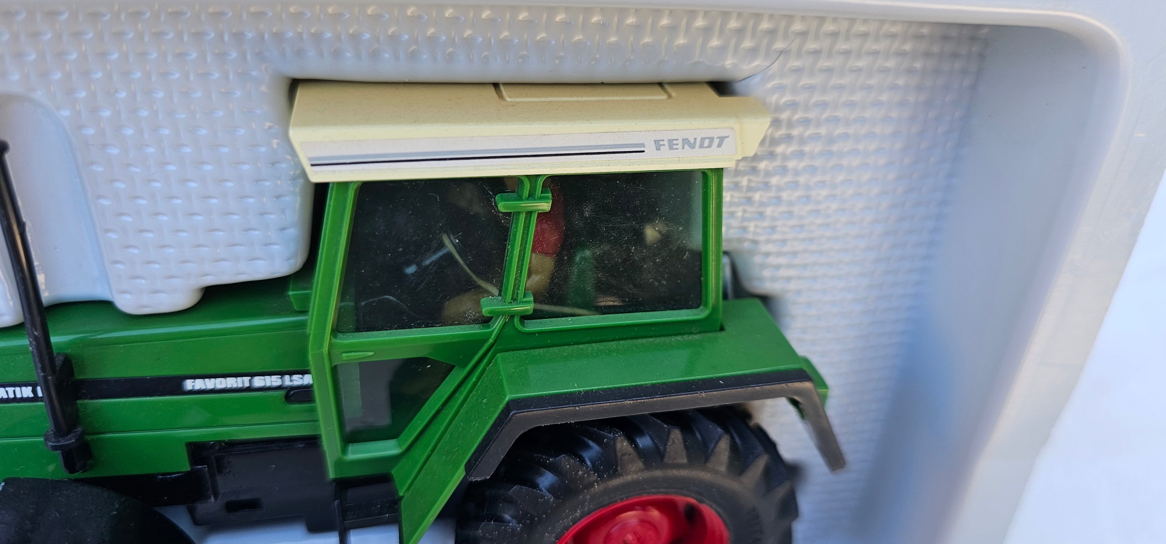 Britains Fendt 615 LSA Tractor 9504