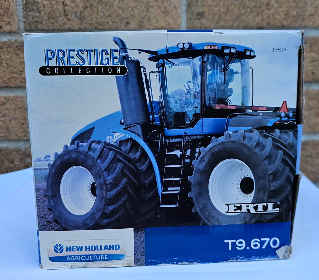 Ertl New Holland T9.670 Prestige Collection Tractor