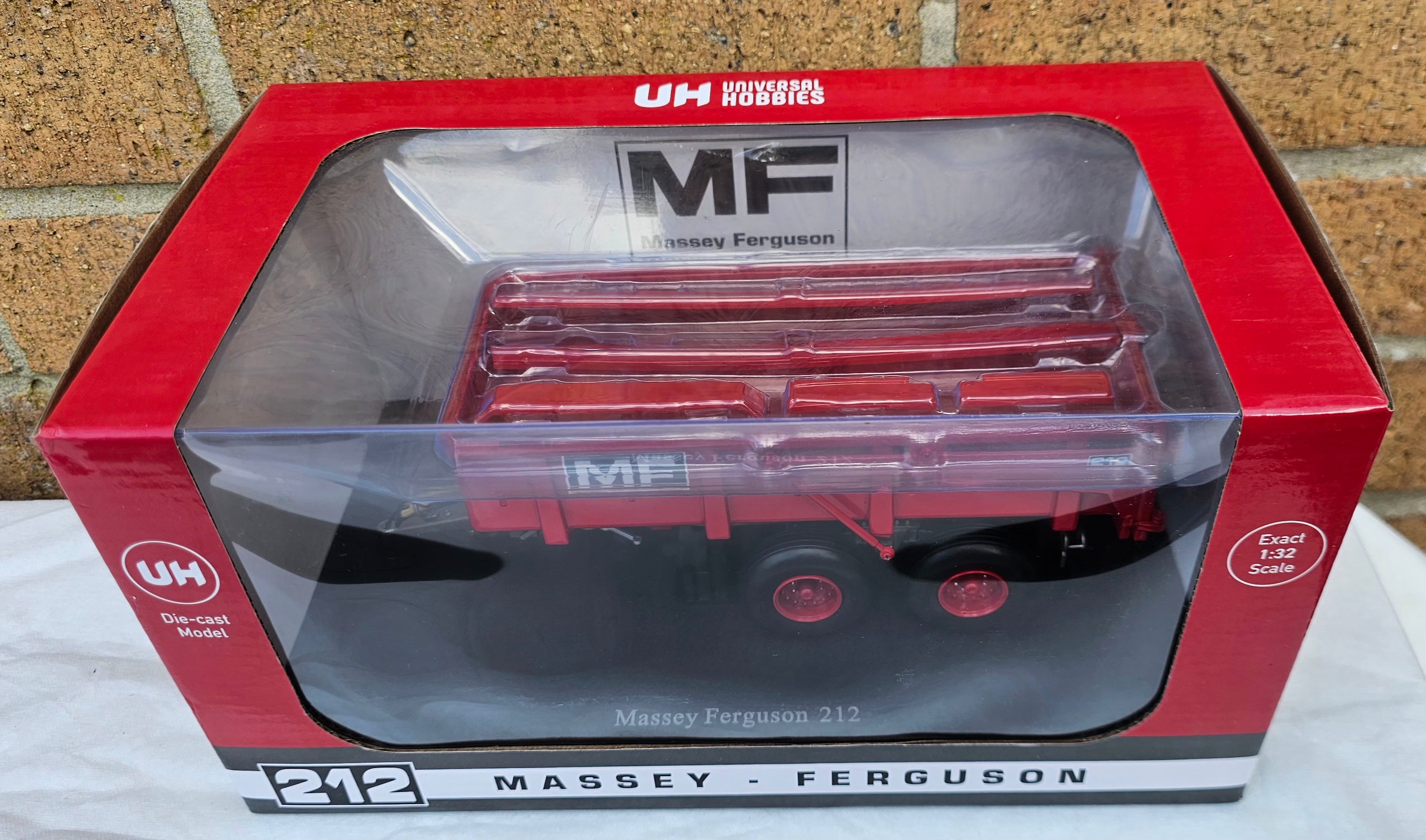 Universal Hobbies Massey Ferguson MF 212 Trailer UH5353