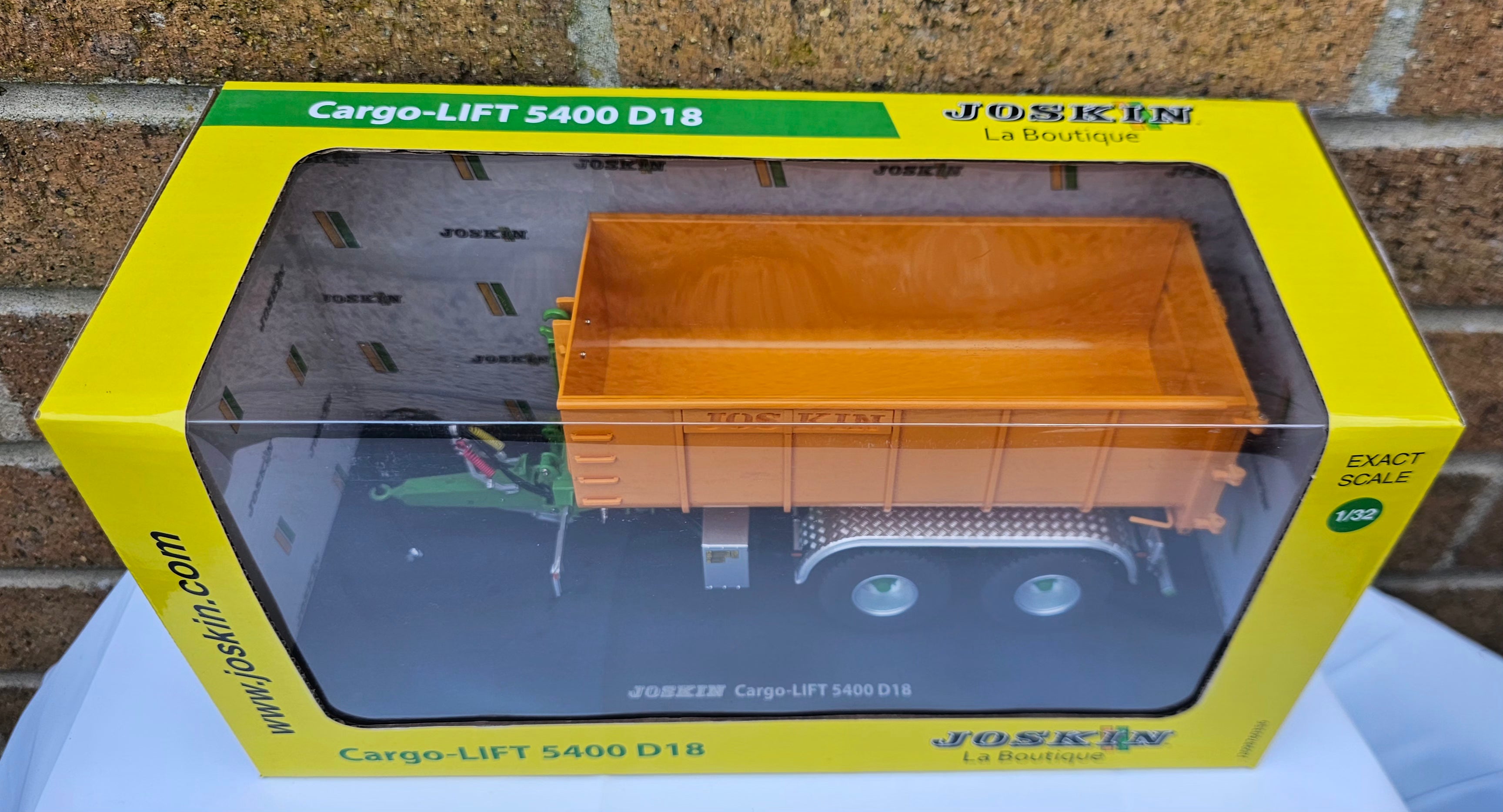 Universal Hobbies Joskin Cargo-Lift 5400 D18 UH6353