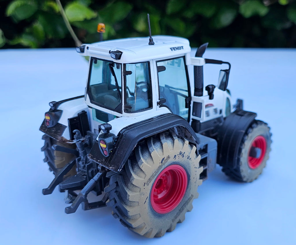 Universal Hobbies Fendt 820 Vario White Edition Conversion