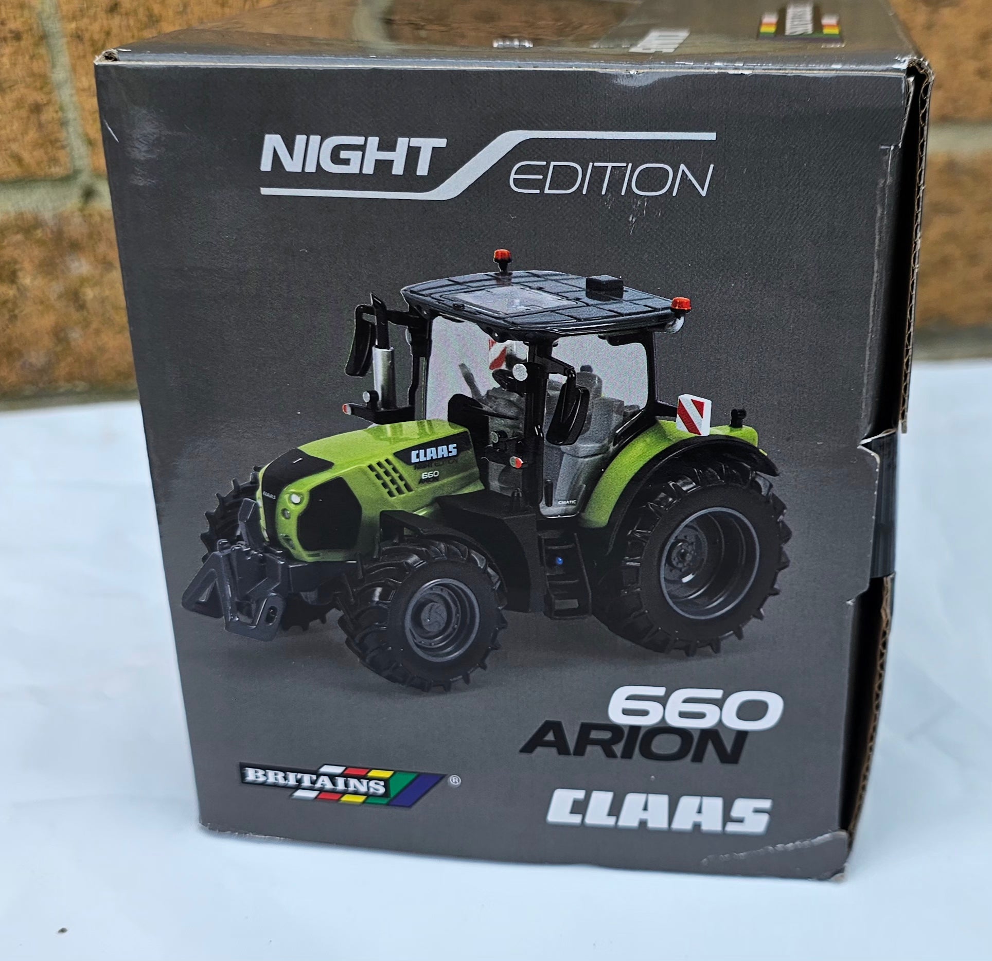 Britains Claas Arion 660 Noght Edition