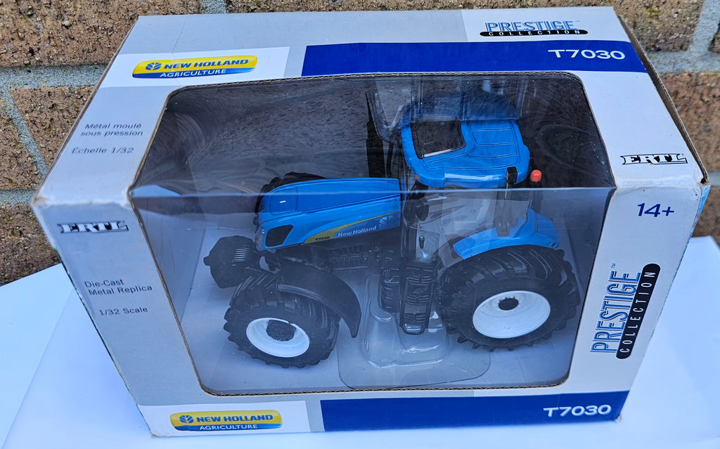 Ertl New Holland T7030 Prestige Collection Tractor