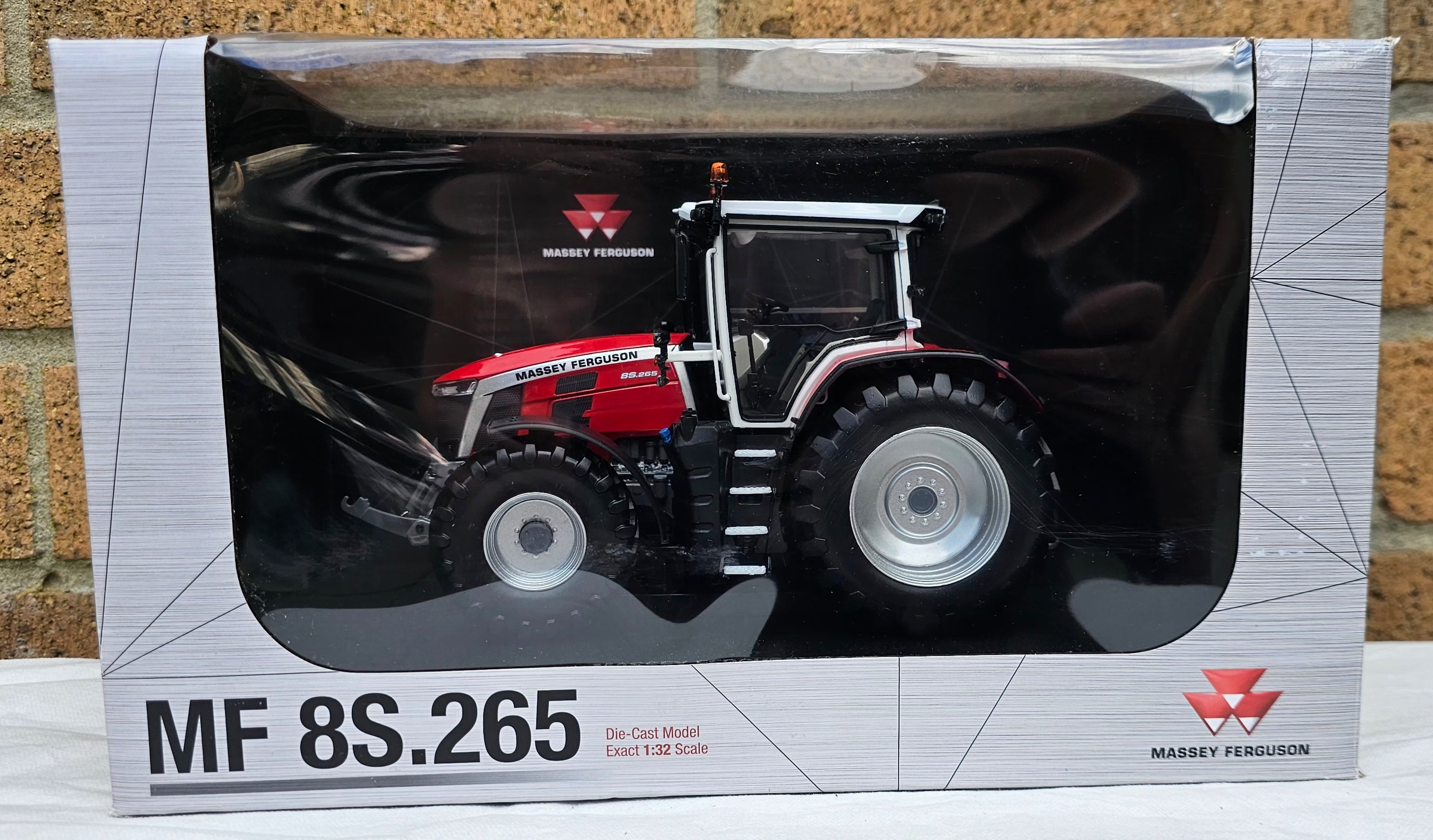 Universal Hobbies Massey Ferguson 8S.265 Tractor UH6262
