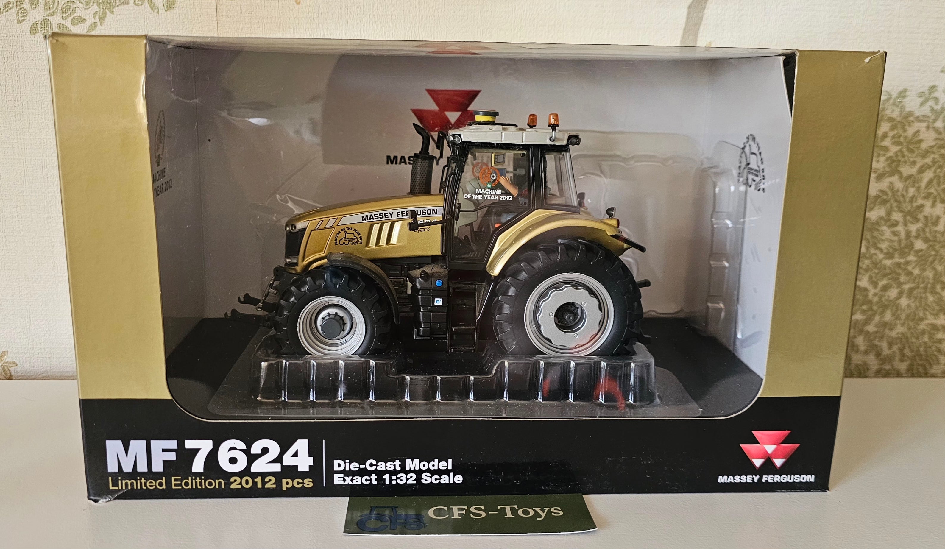 Universal Hobbies Massey Ferguson 7624 Gold Limited Edition UH4153