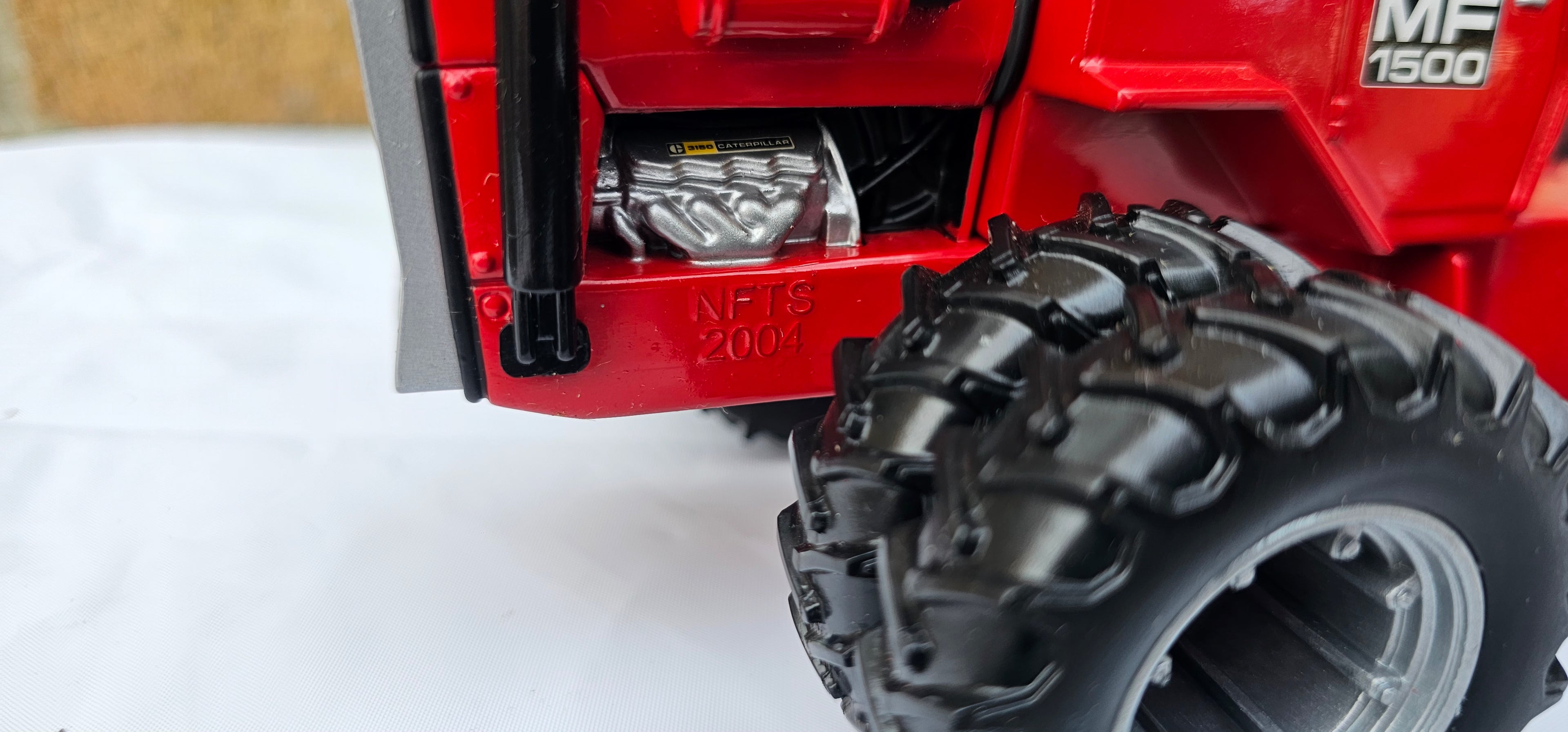 Ertl Toy Farmer Nationa Farm Toy Show MF 1500 Tractor 1/32