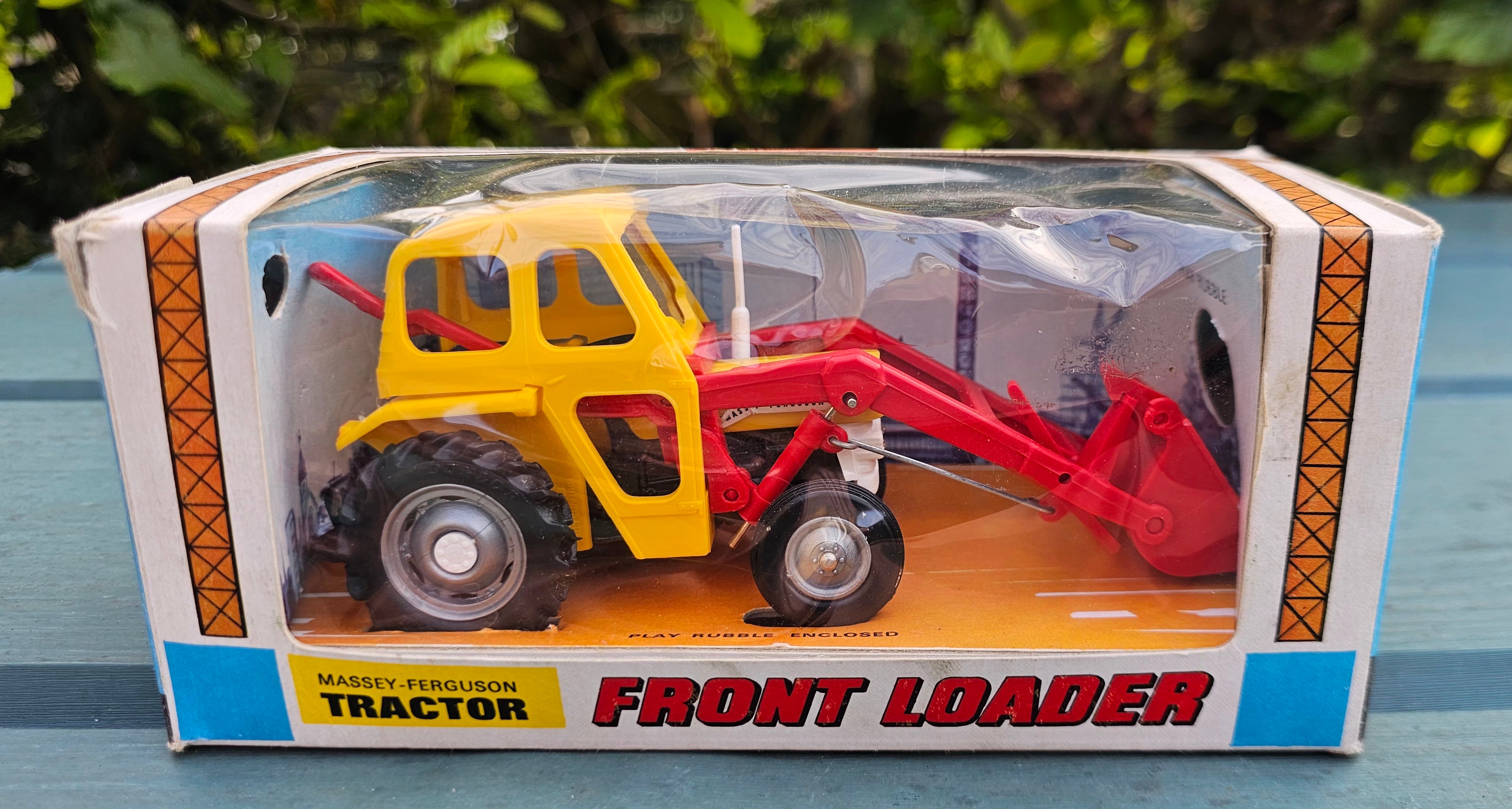 Britains Massey Ferguson 135 With Front Loader 9572