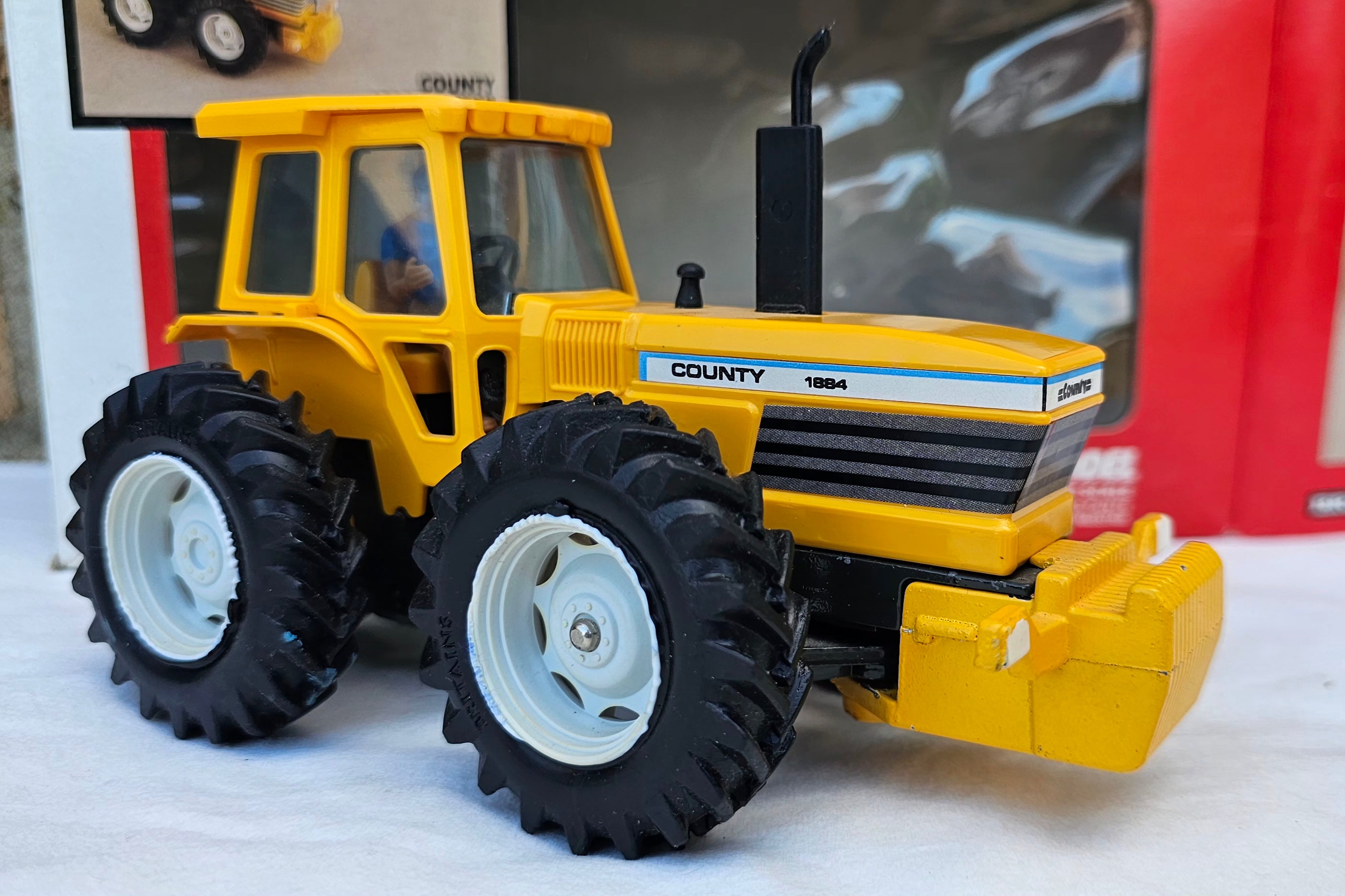 Britains County 1884 Tractor Yellow 9521