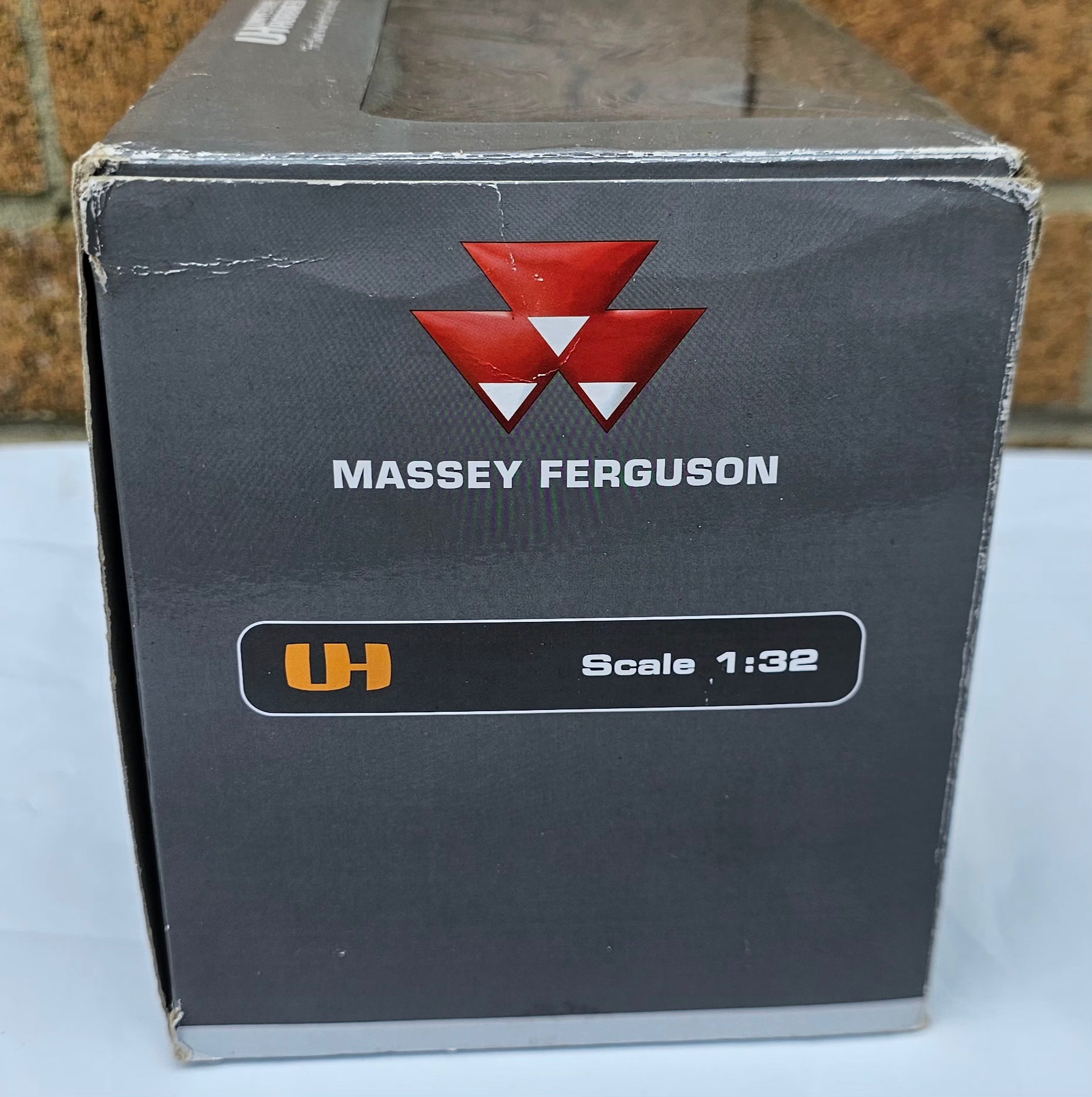 Universal Hobbies Massey Ferguson 6290 Tractor