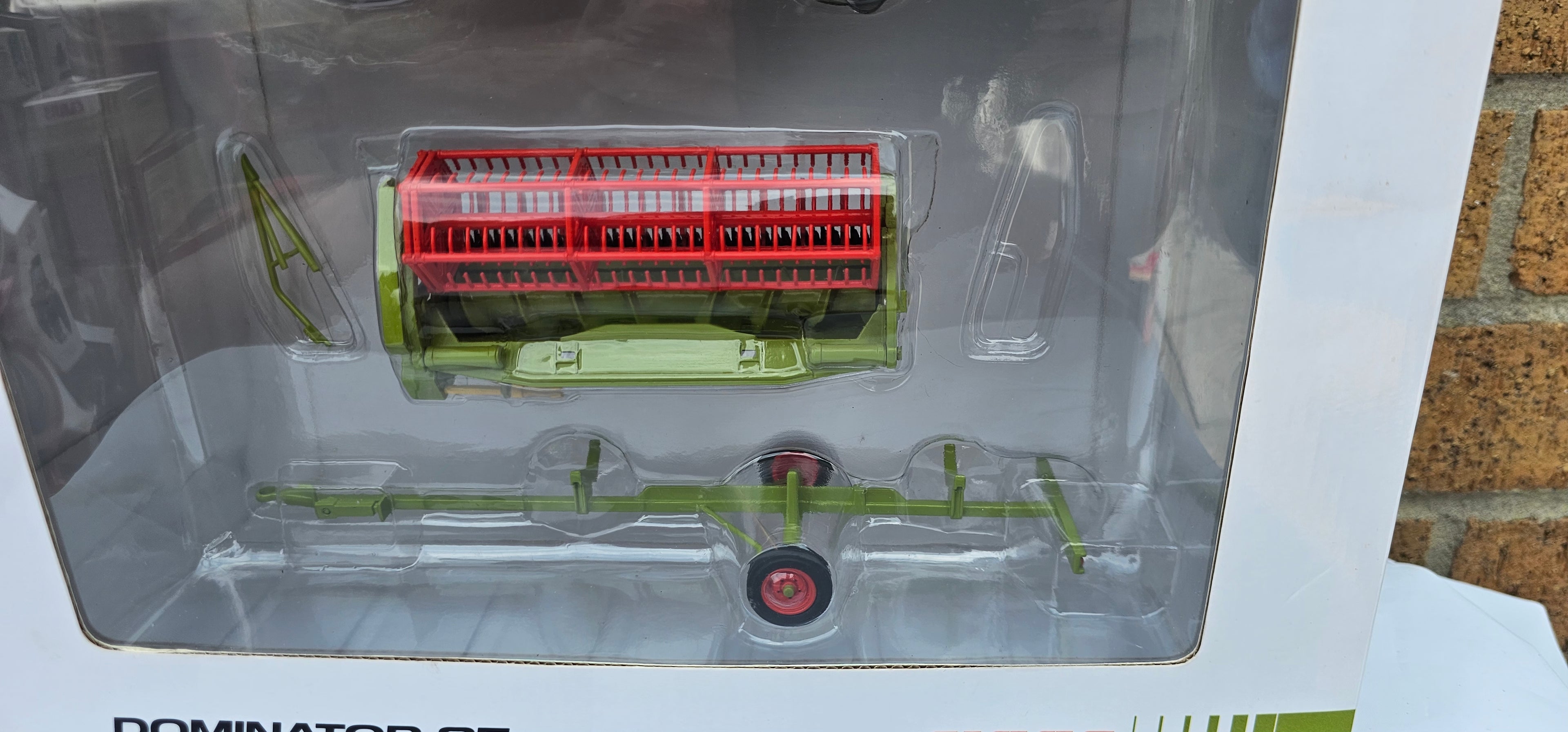 USK Claas Dominator 85 With Cab Dealer Box