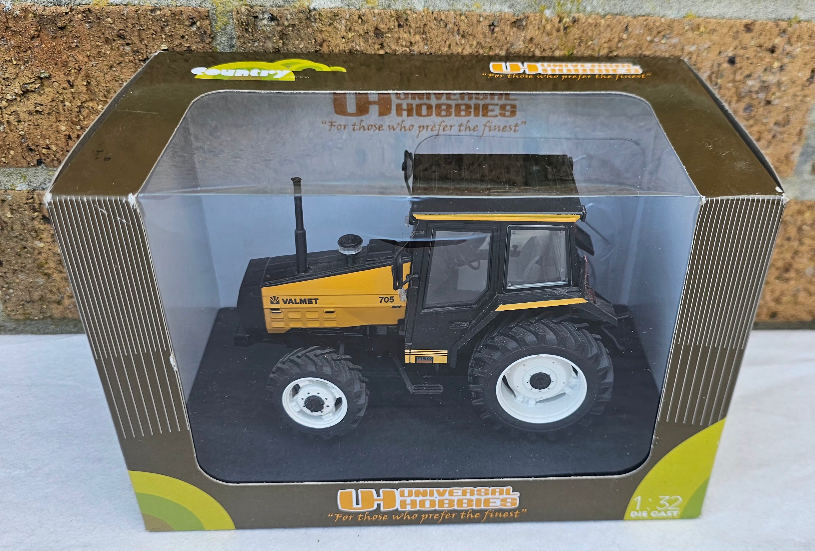 Universal Hobbies Valmet 705 Tractor UH4020