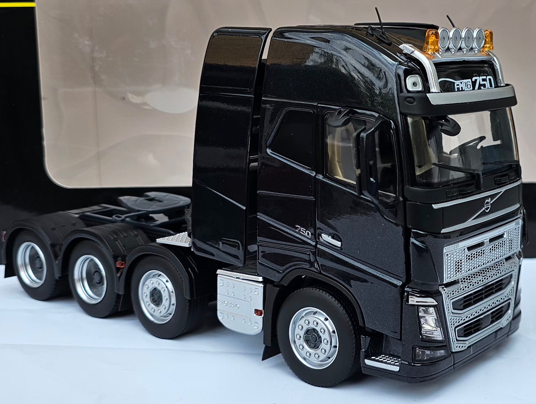 Marge Volvo Lorry 8X4 Tractor Unit