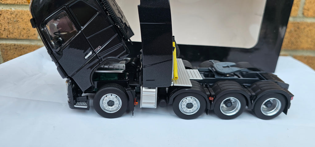 Marge Volvo Lorry 8X4 Tractor Unit