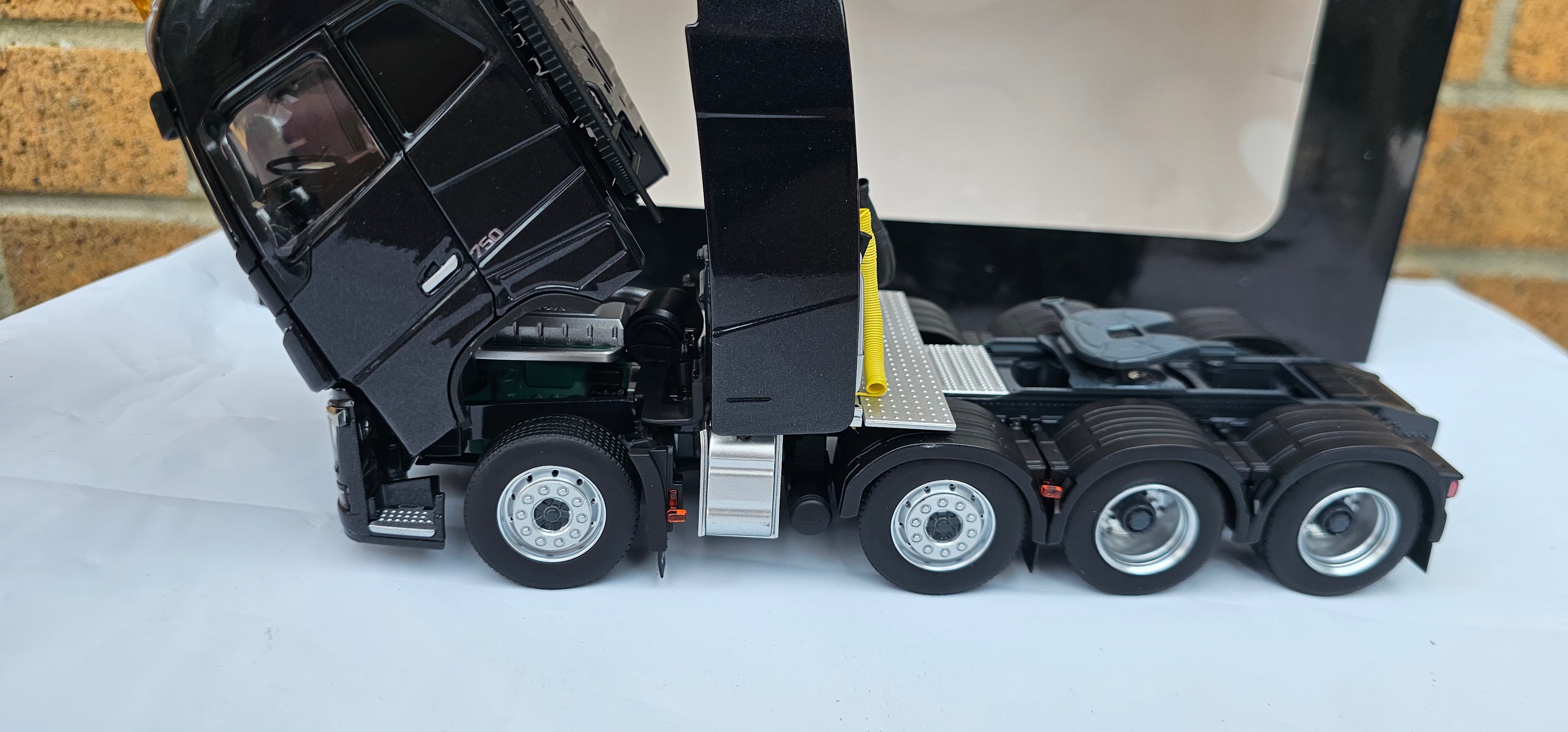 Marge Volvo Lorry 8X4 Tractor Unit