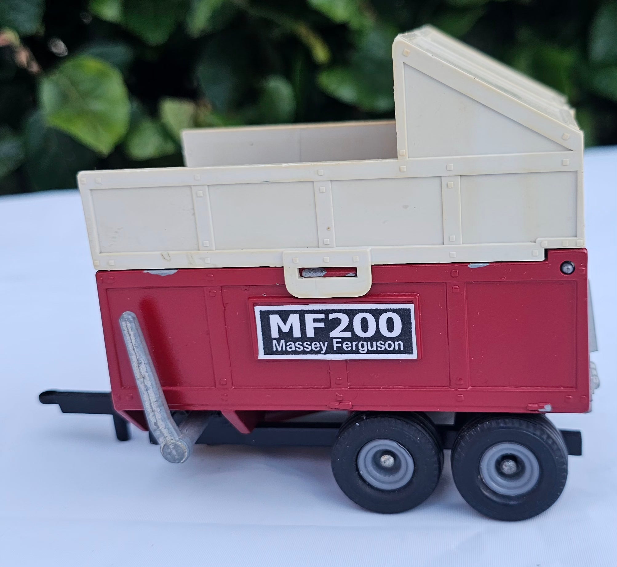 Britains MF 200 Twin Axle Silage Trailer Conversion