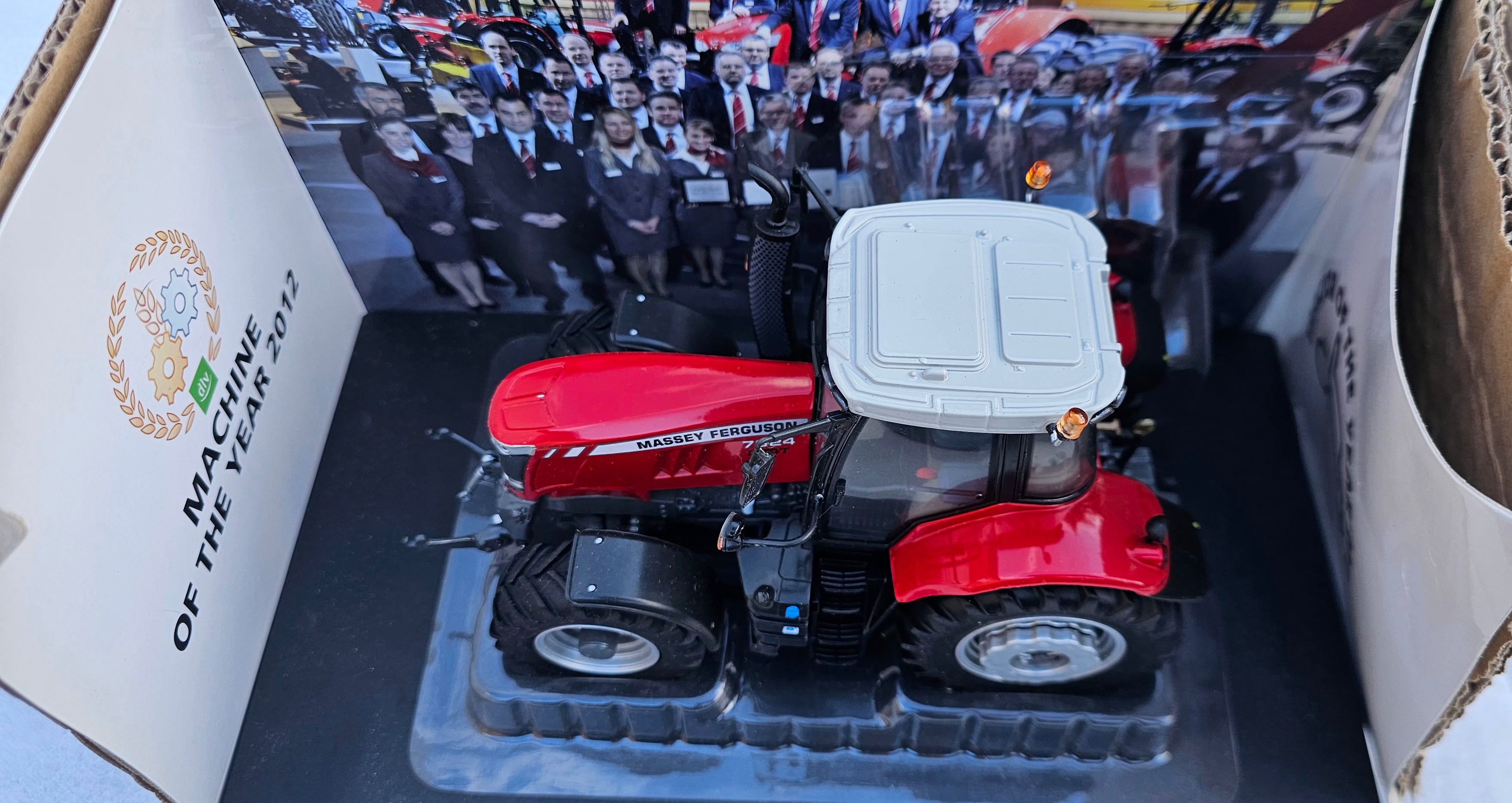 Universal Hobbies Massey Ferguson MF 7624 Tractor