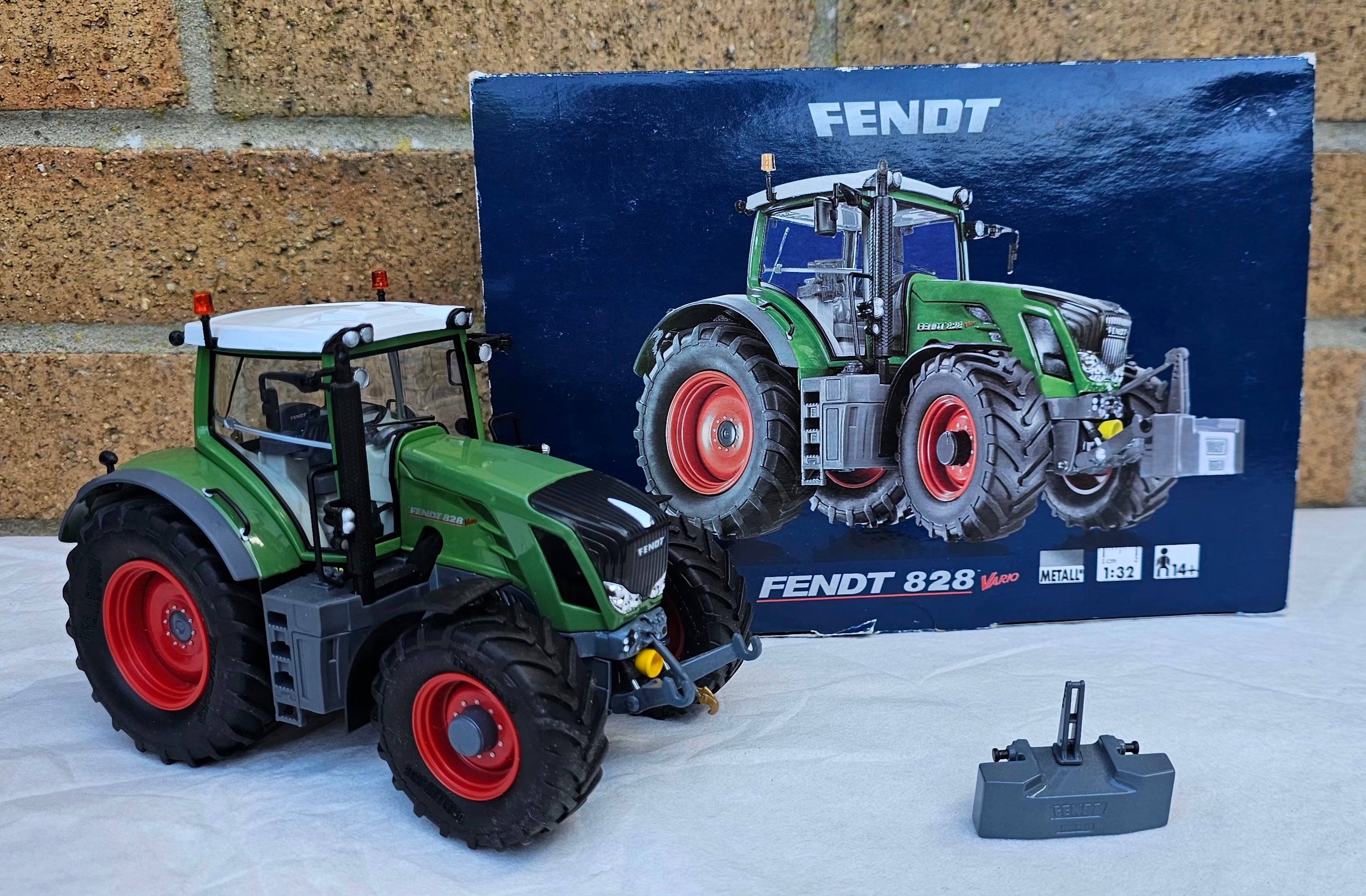 Wiking Fendt 828 Vario Tractor
