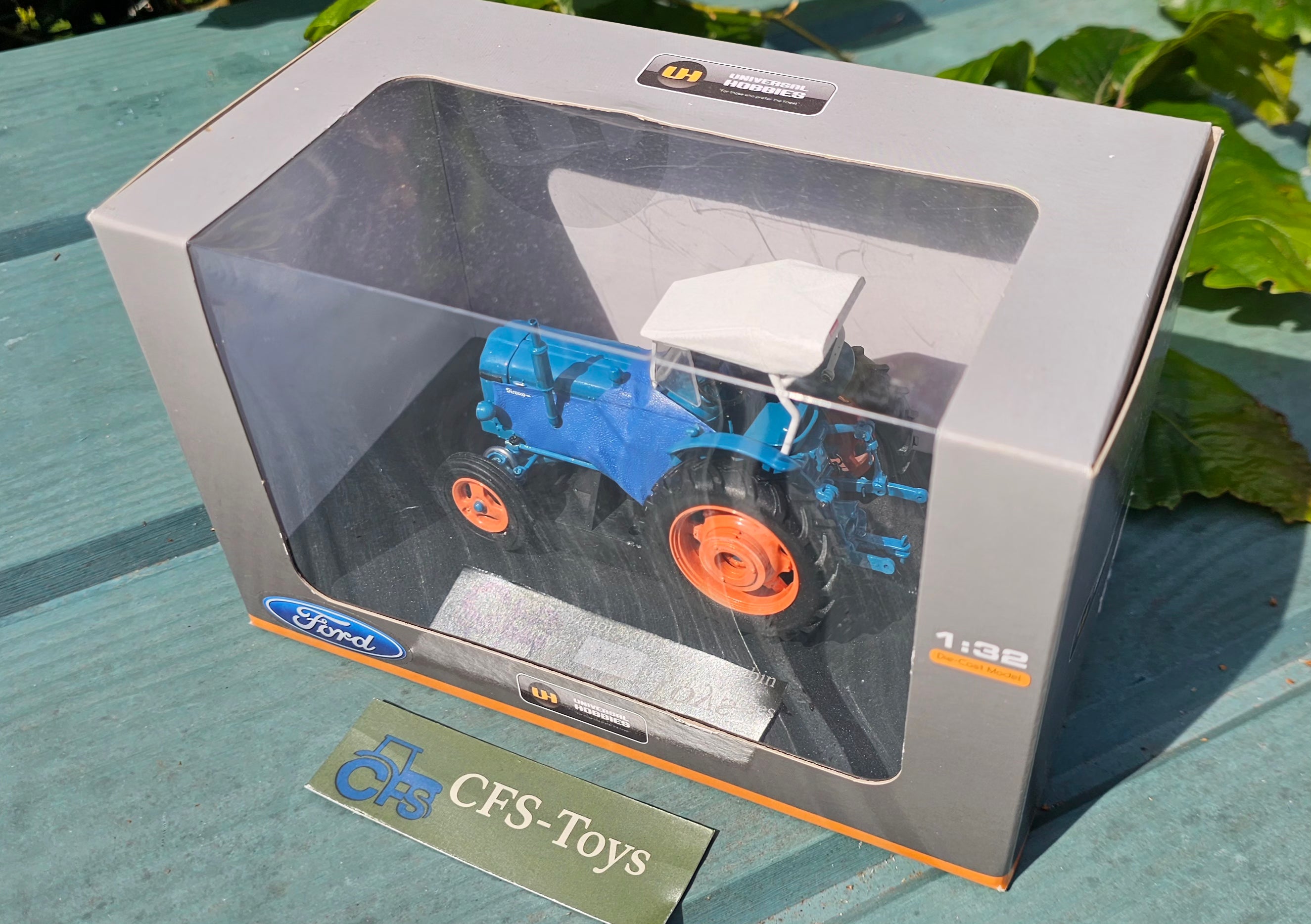 Universal Hobbies Fordson Power Major With Sirocco Cabin UH5306