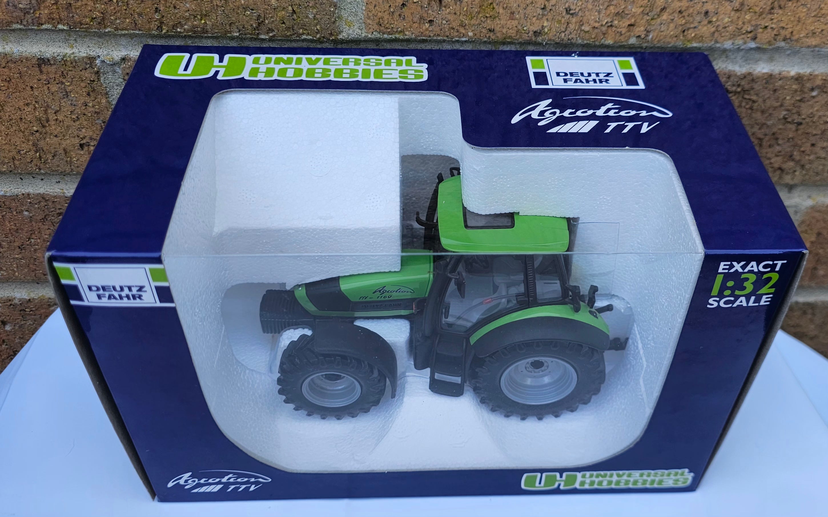 Universal Hobbies Deutz-Fahr Agrotron TTV 1160 Tractor UH2096