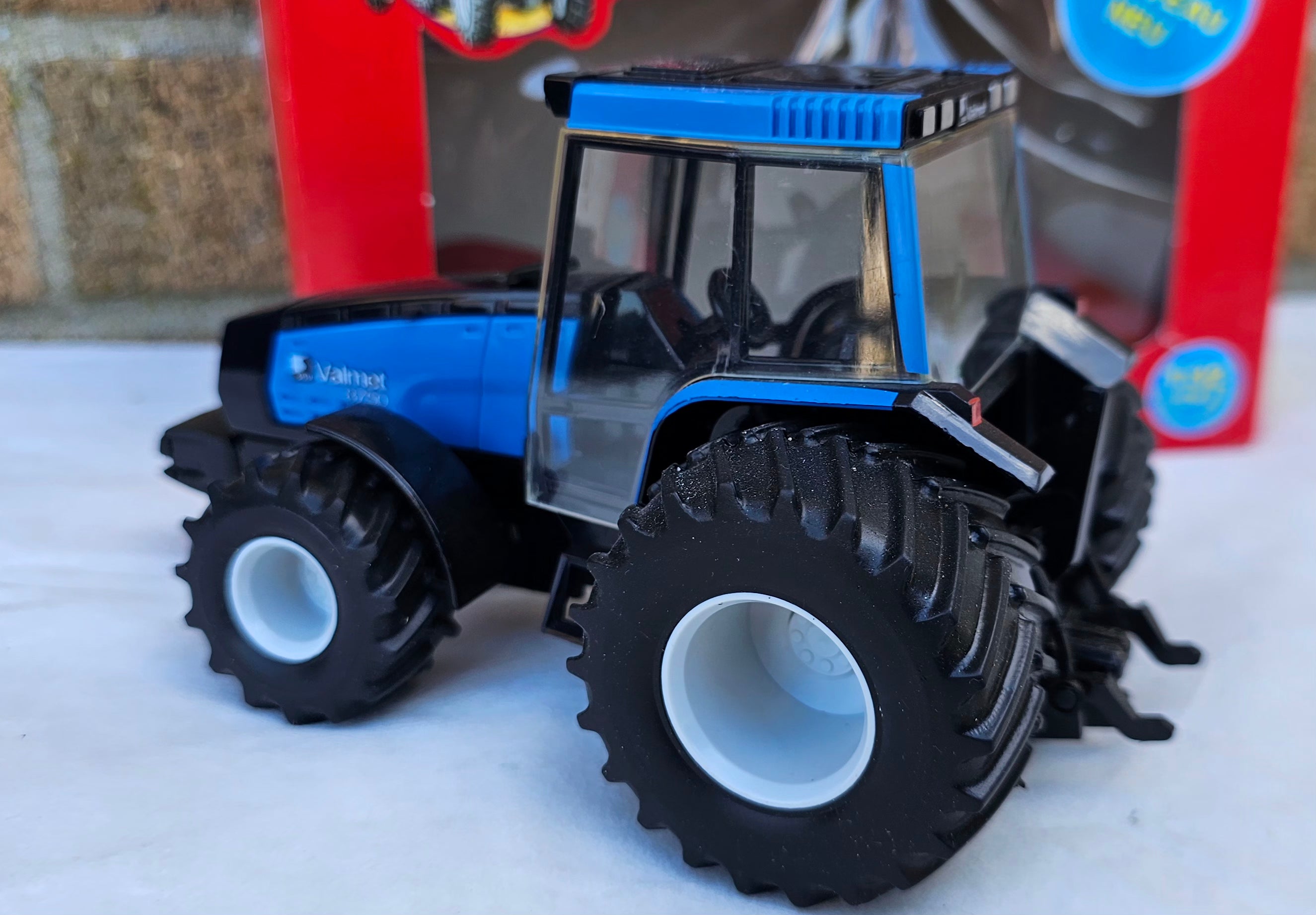 Britains Valmet 8750 Tractor With Floatation Tyres 9446