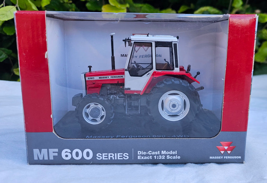 Universal Hobbies Massey Ferguson 675 4WD Tractor