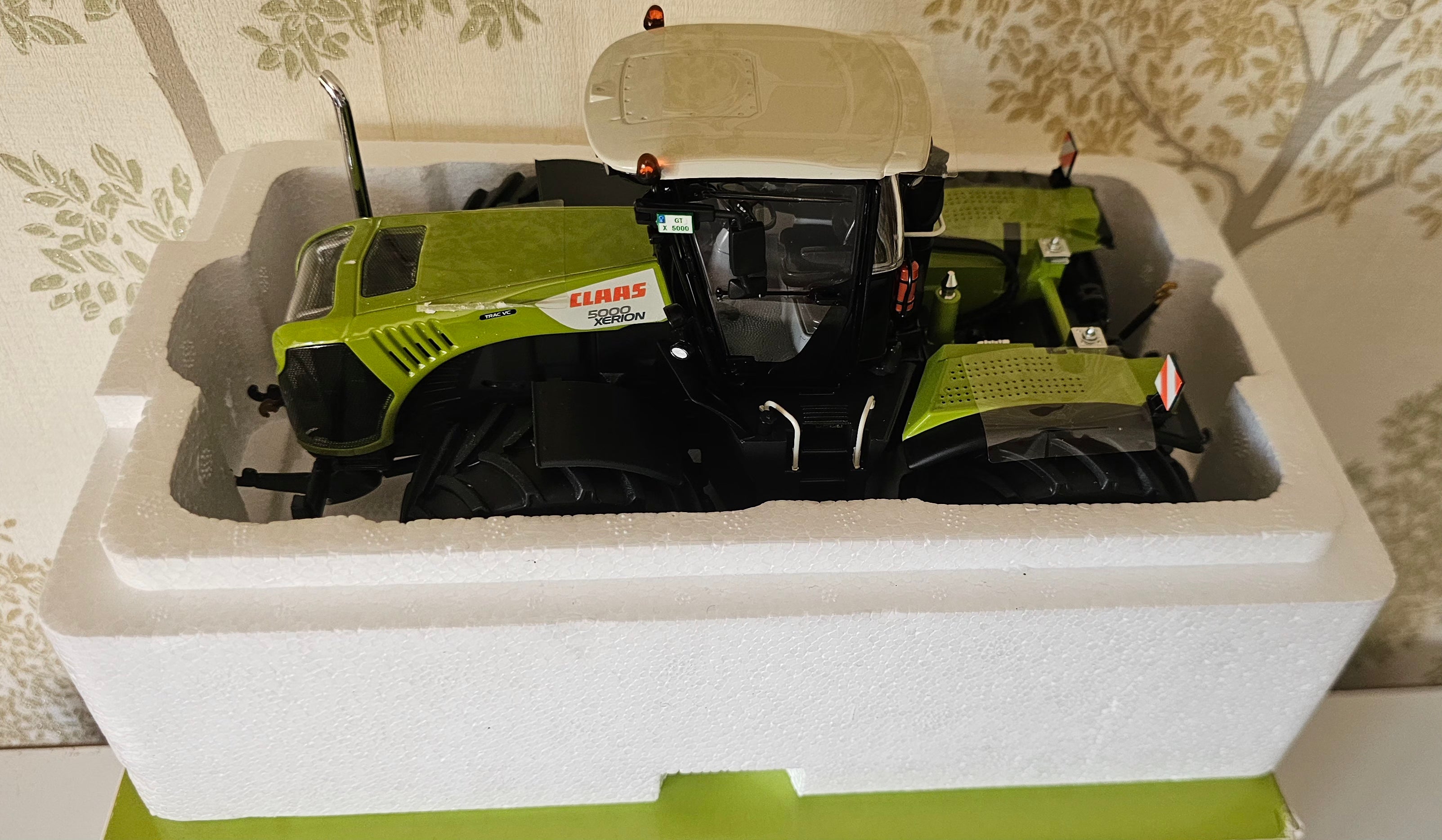 Wiking Class Xerion 5000 Tractor Dealer Box