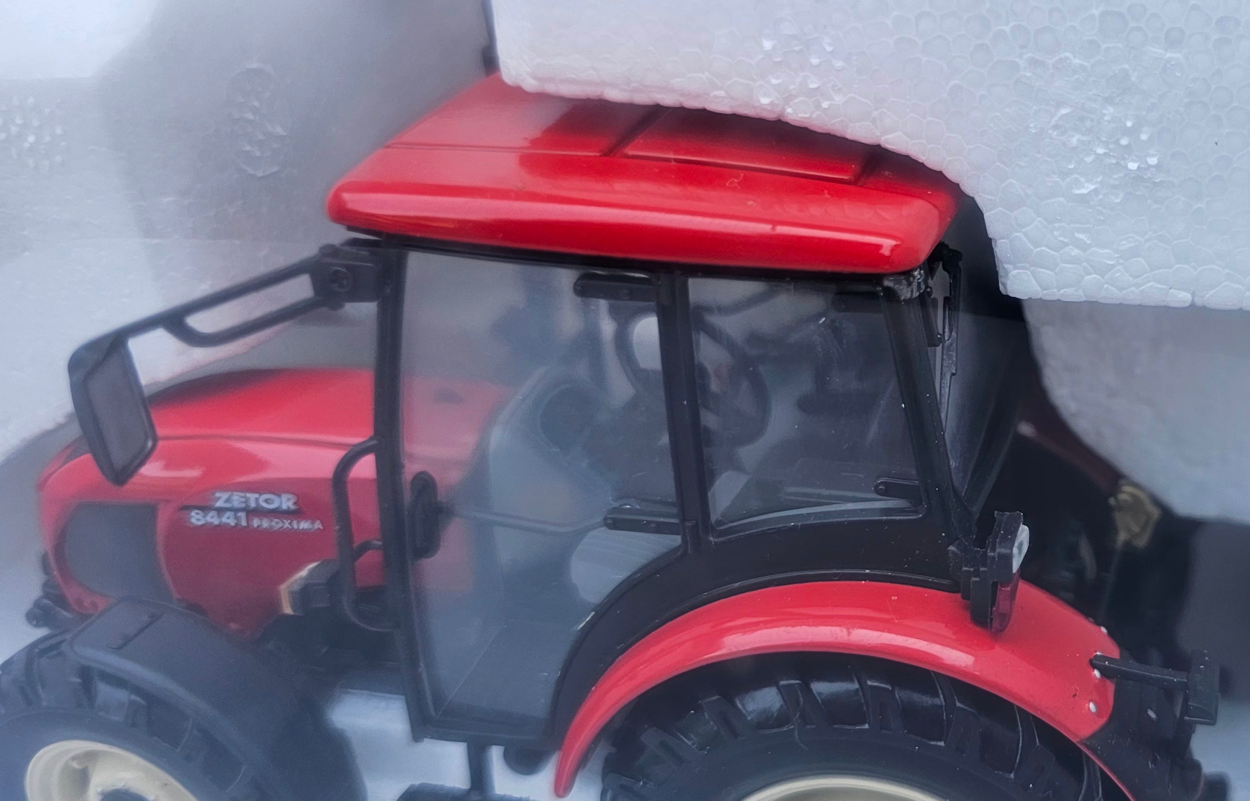 Universal Hobbies Zetor 8441 Proxima Tractor