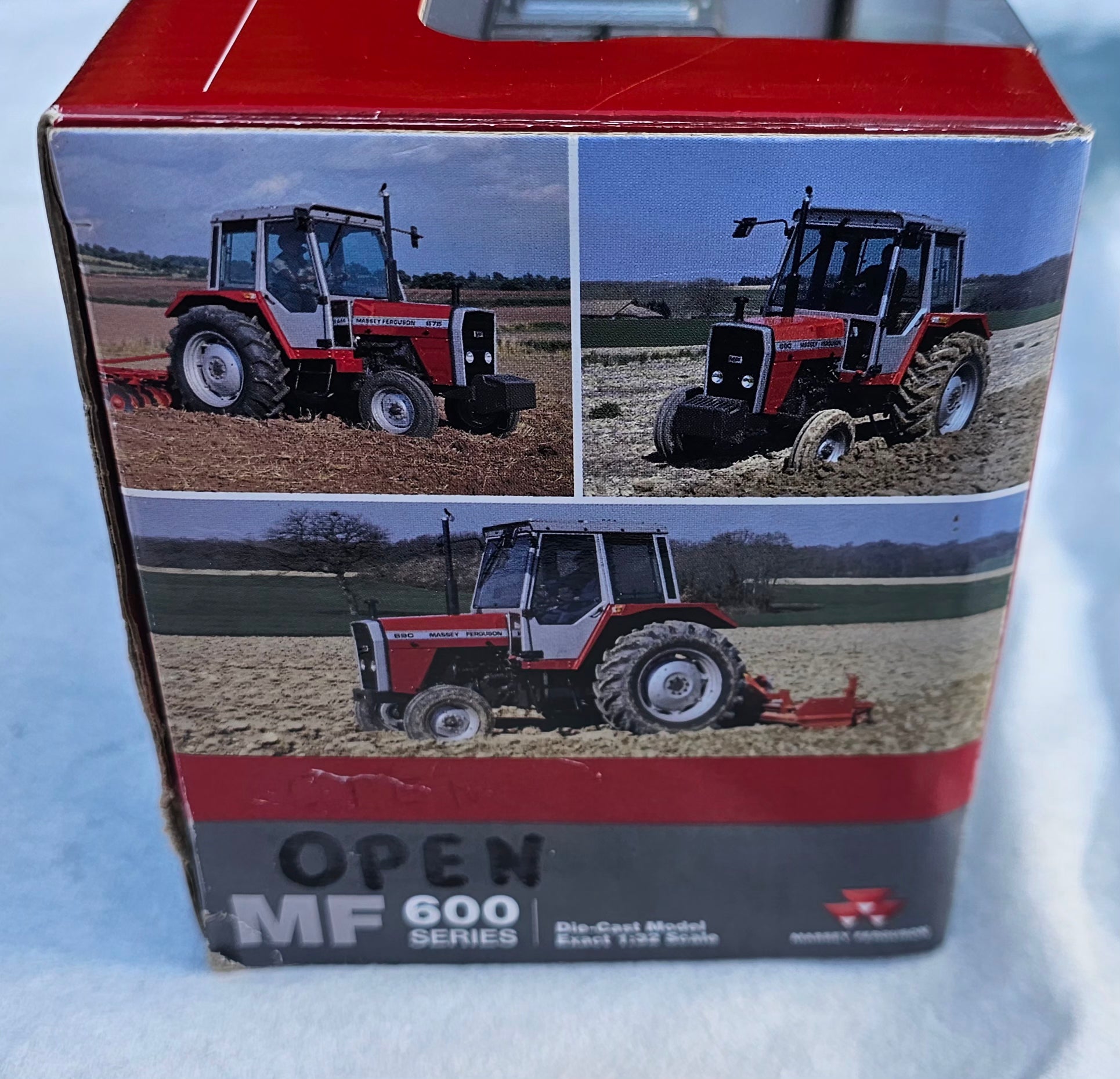 Universal Hobbies Massey Ferguson 675 4WD Tractor