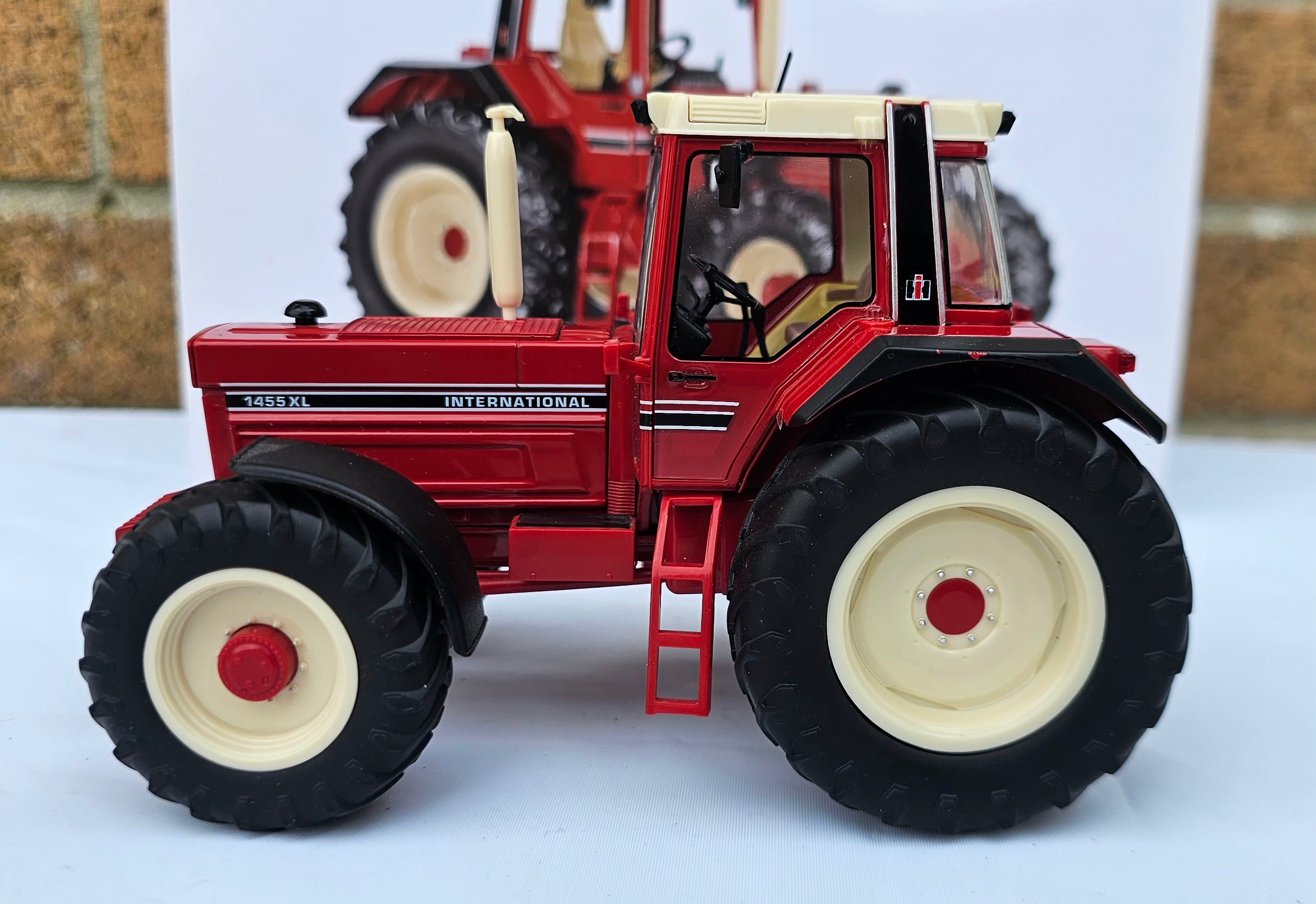 Wiking International IH 1455XL Tractor