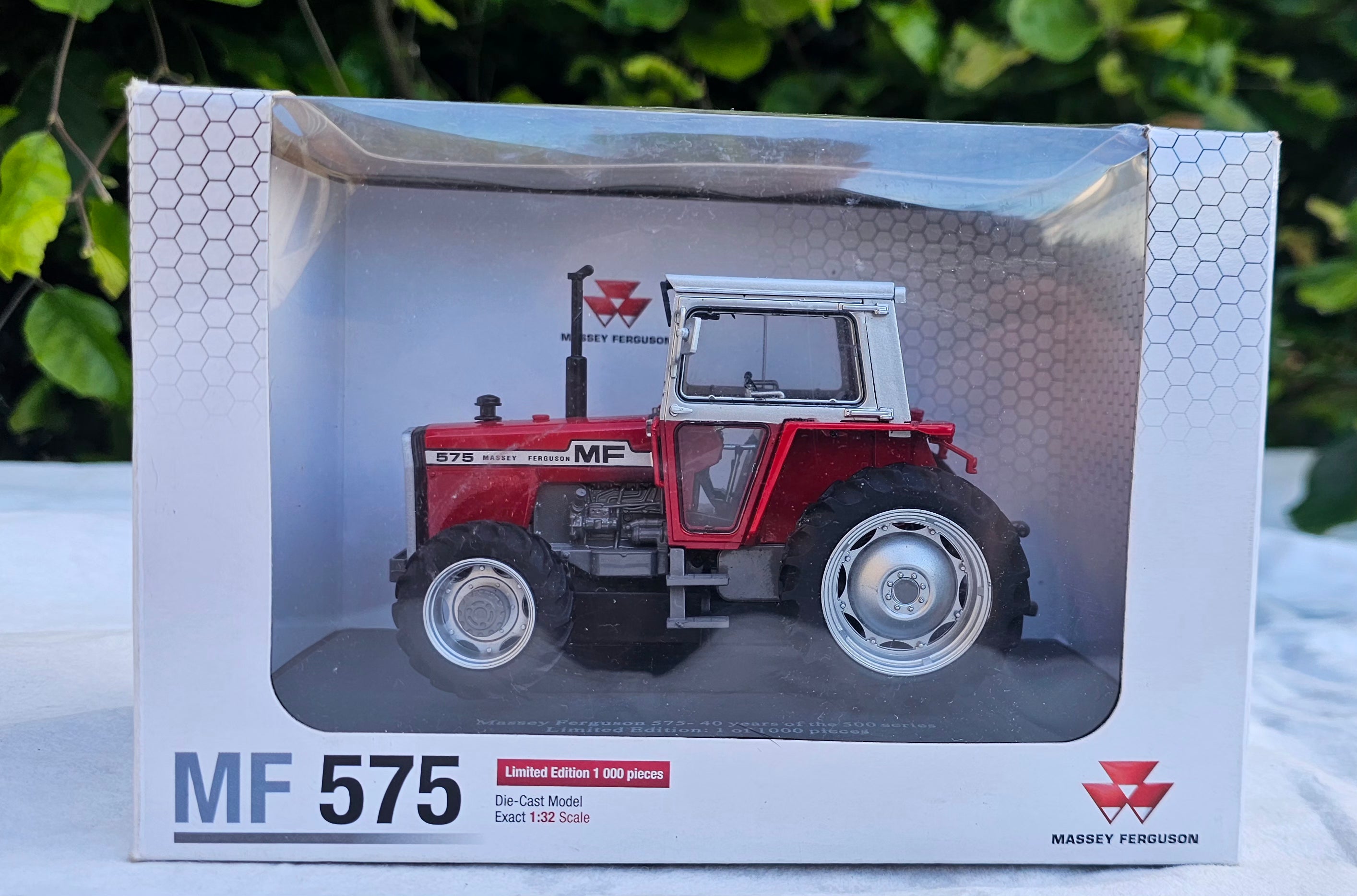Universal Hobbies Massey Ferguson MF575 1st Release Tractor