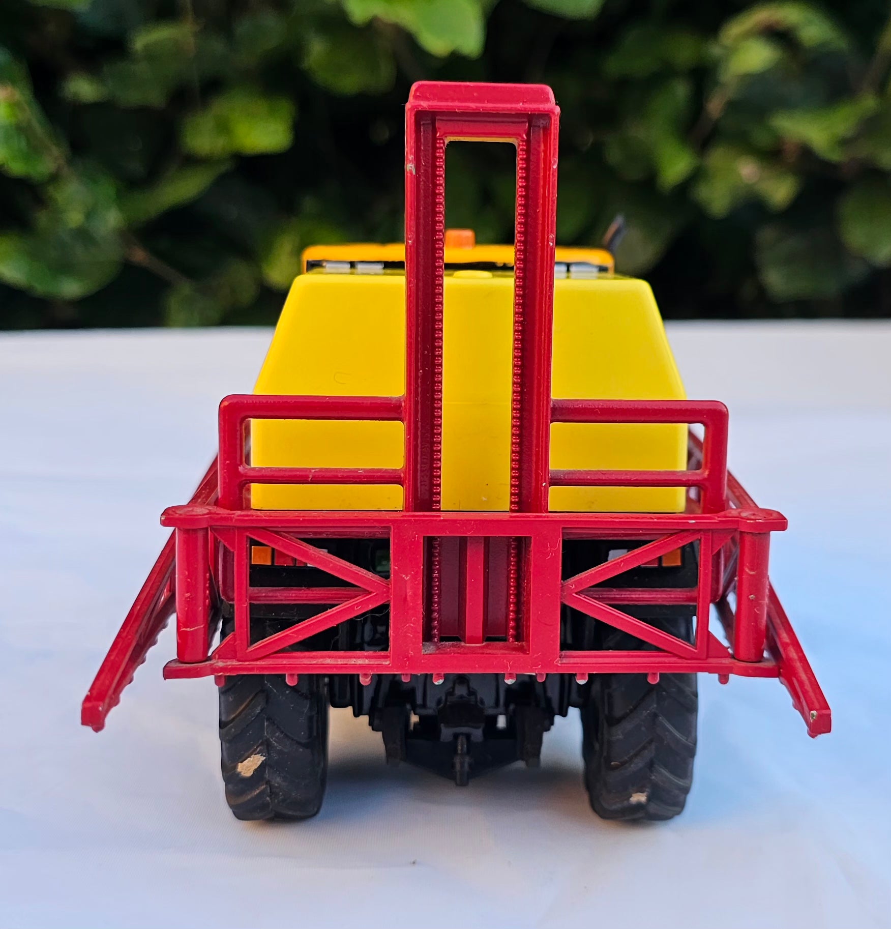 Britains JCB Fastrac 3185 Tractor & Mounted Sprayer Conversion