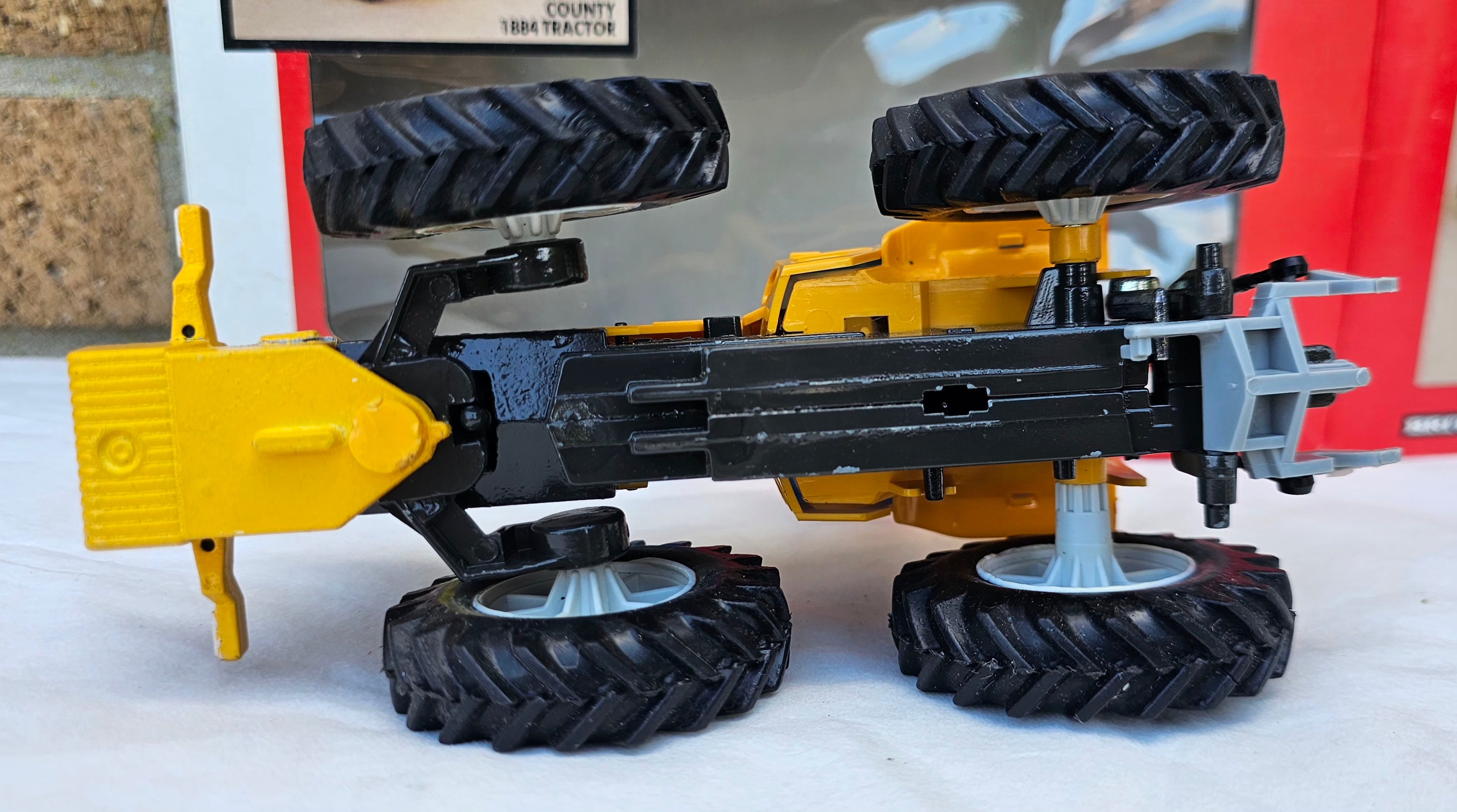 Britains County 1884 Tractor Yellow 9521