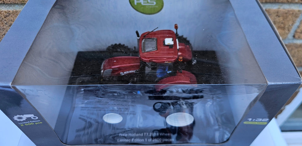 Universal Hobbies New Holland T7.210 Dual Wheels Tractor