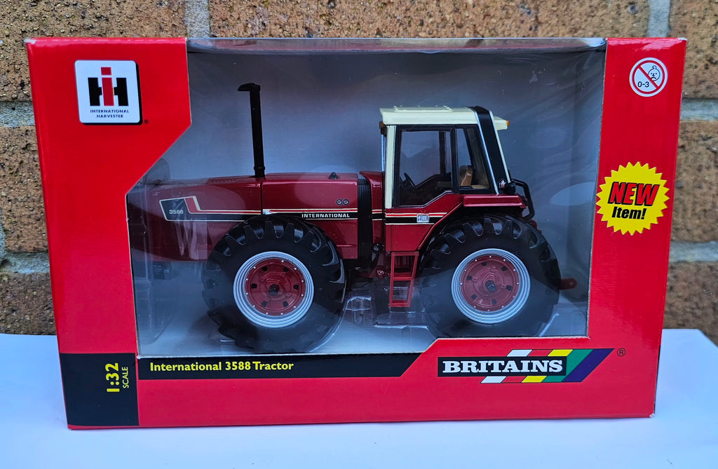 Britains International 3588 IH Tractor Snoopy