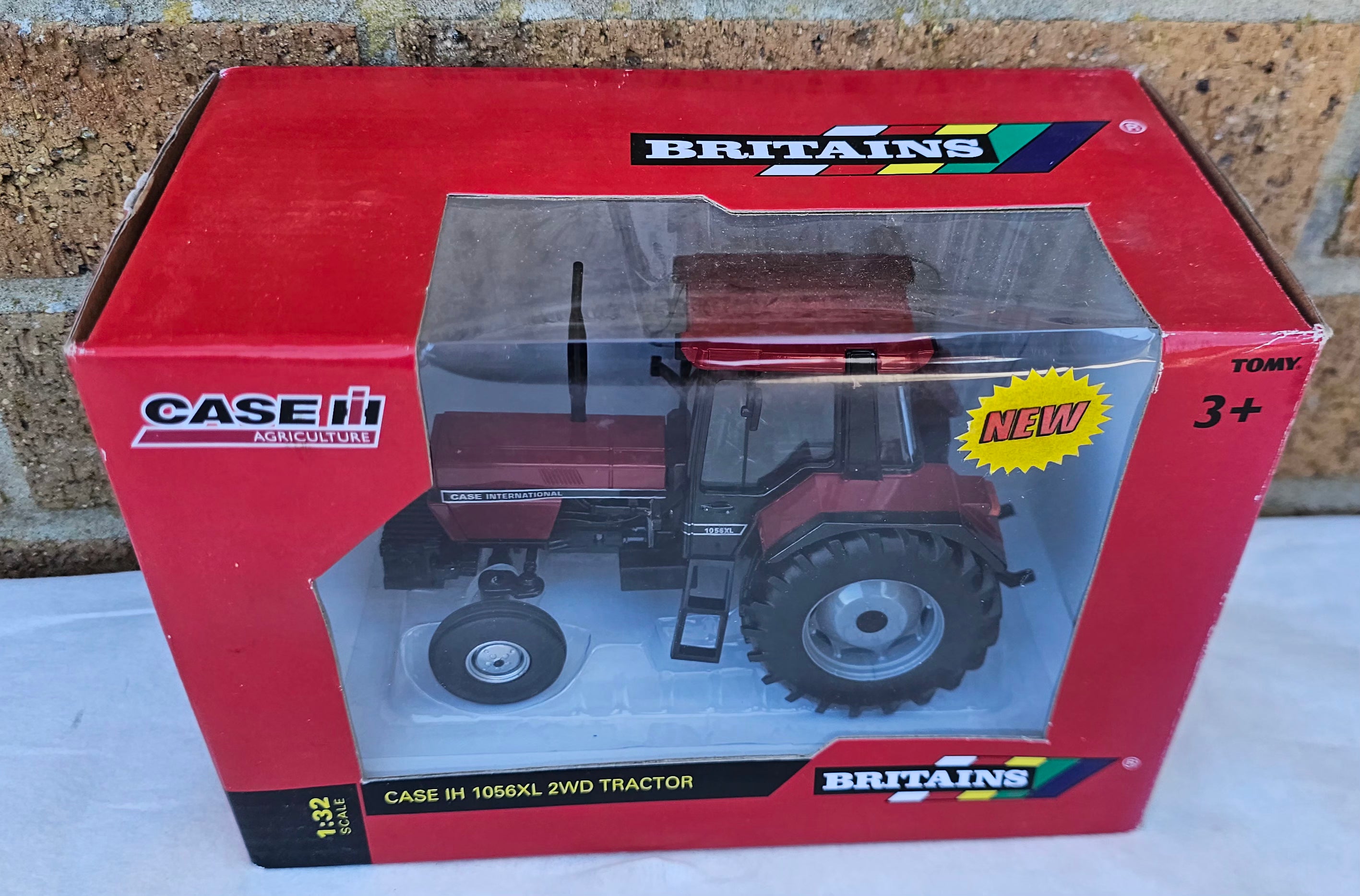Britains IH Case 1056 Xl Tractor 2WD 42793