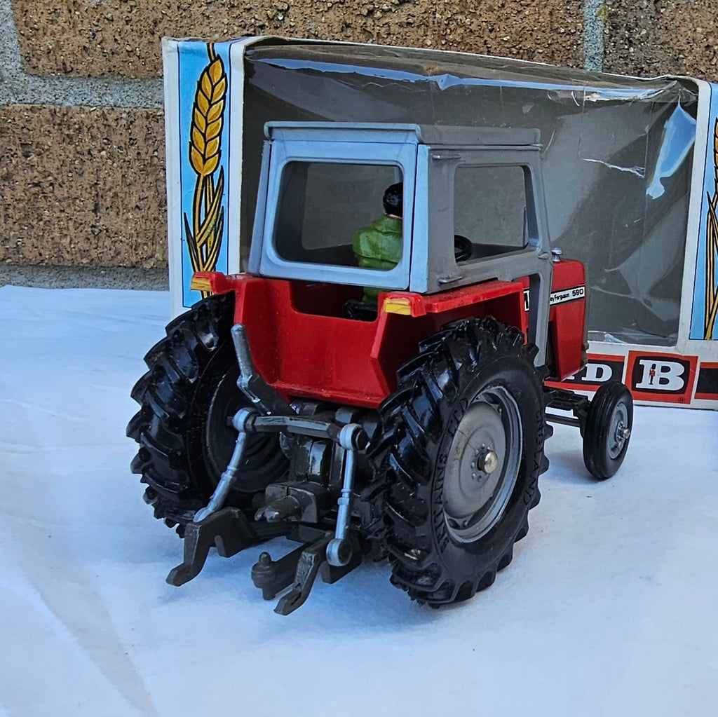 Britains Massey Ferguson 590 9522