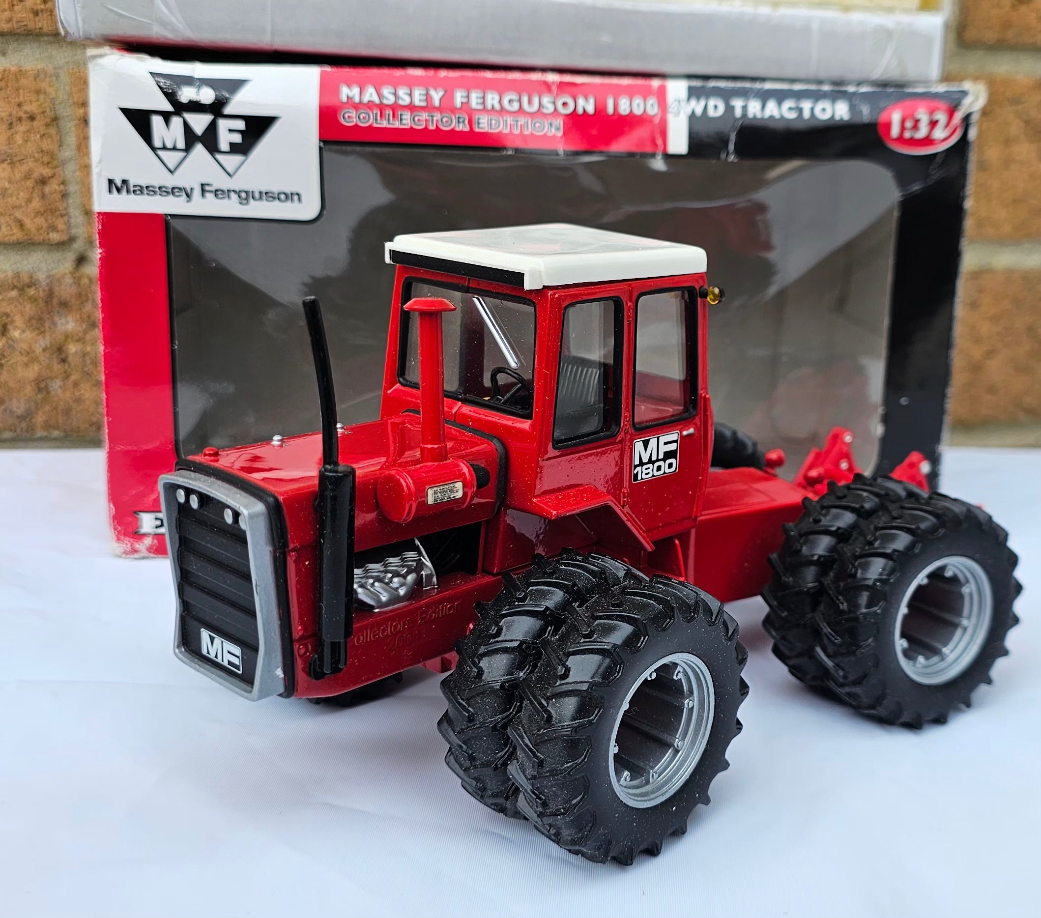 Britains Ertl MF1800 Massey Ferguson 4wd Tractor 13451A