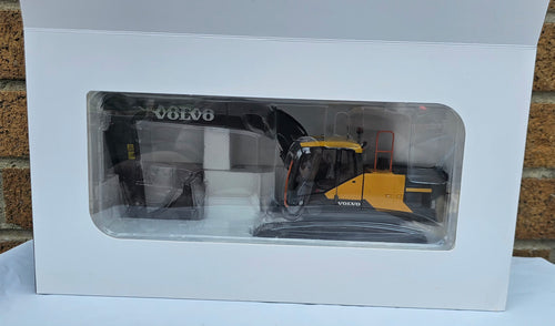 AT Collections Volvo EC220E Digger 360 1/32