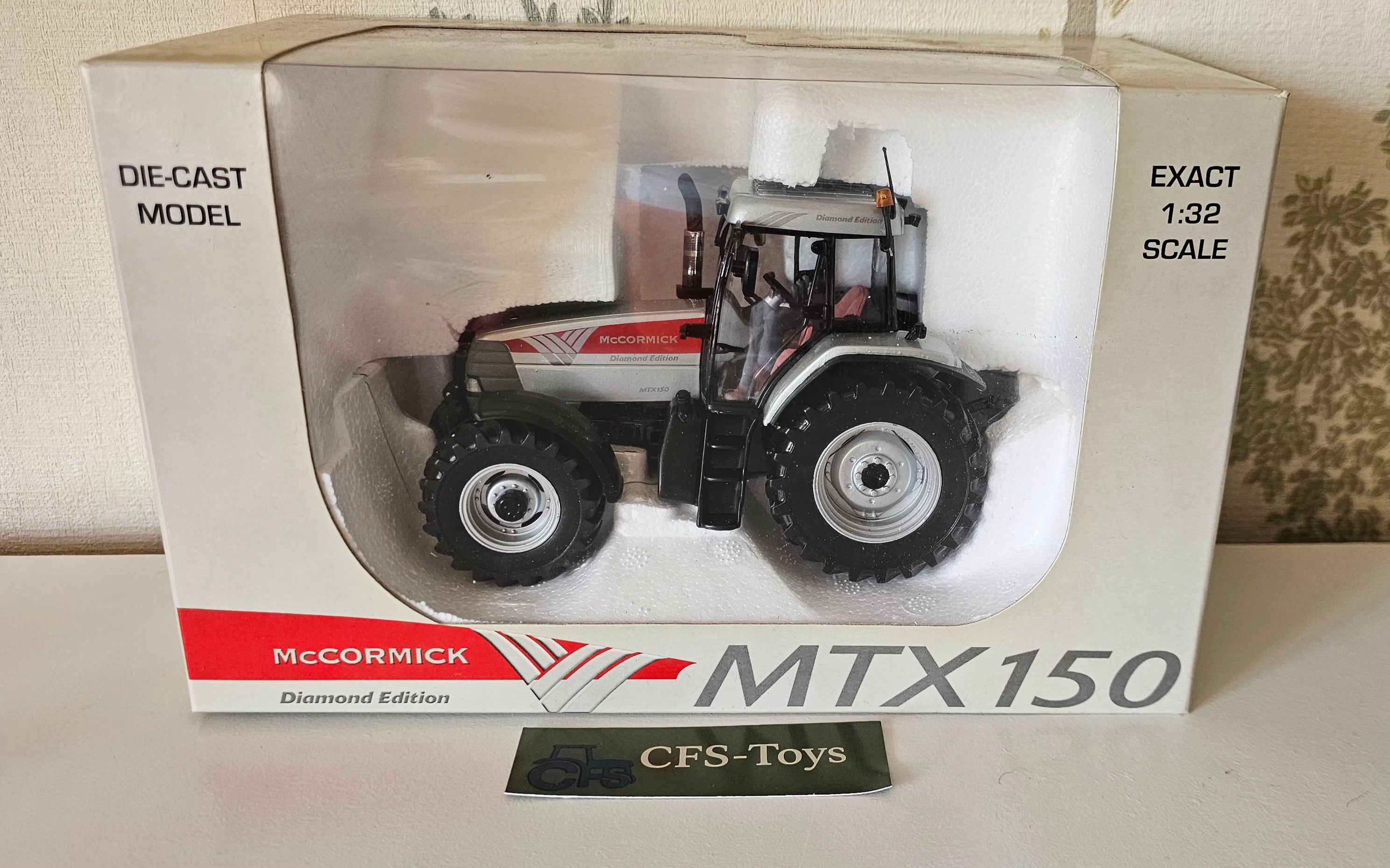 Universal Hobbies McCORMICK MTX 150 Diamond Edition PR00329