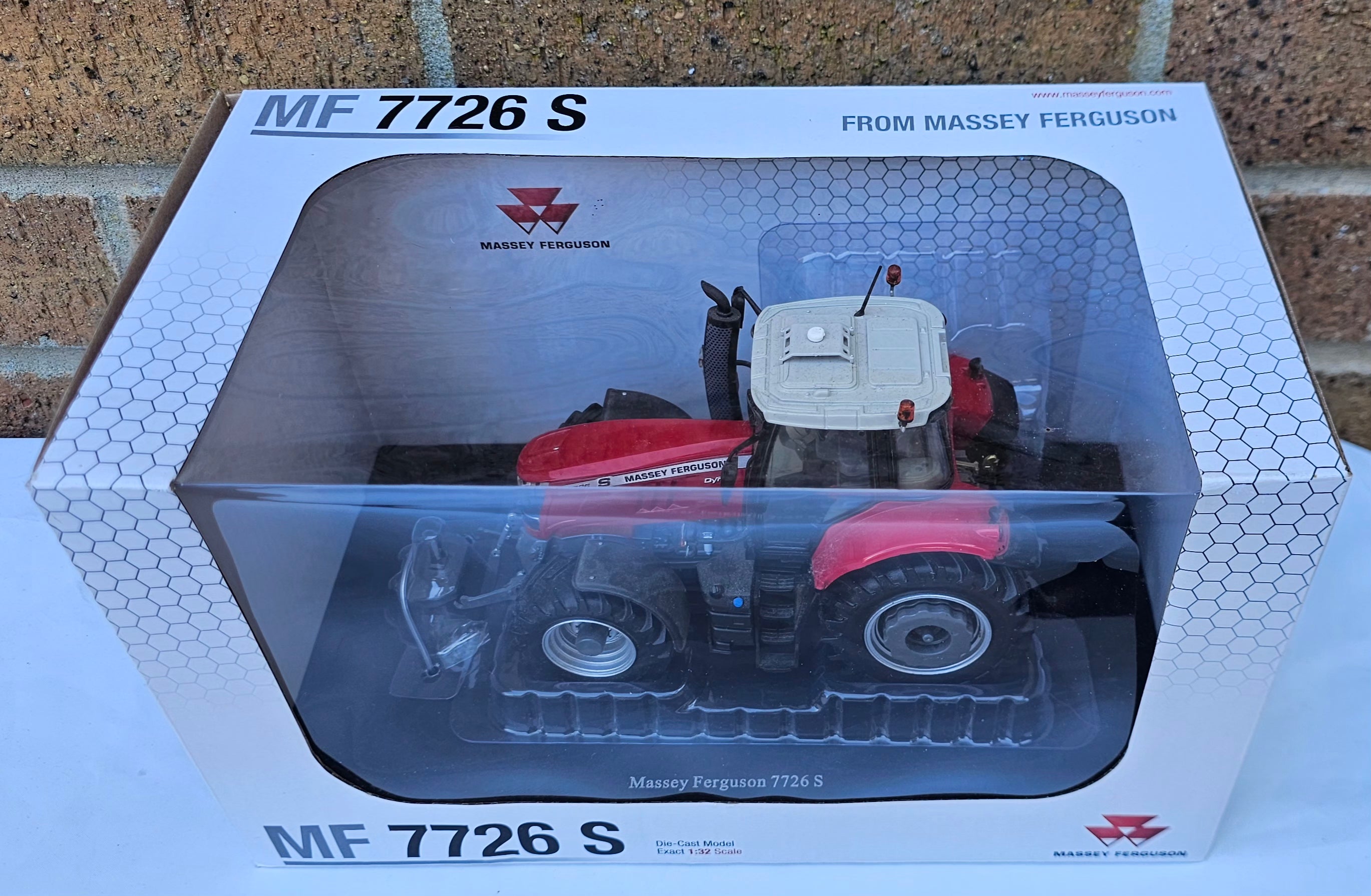 Universal Hobbies Massey Ferguson MF 7726 S Tractor UH5304