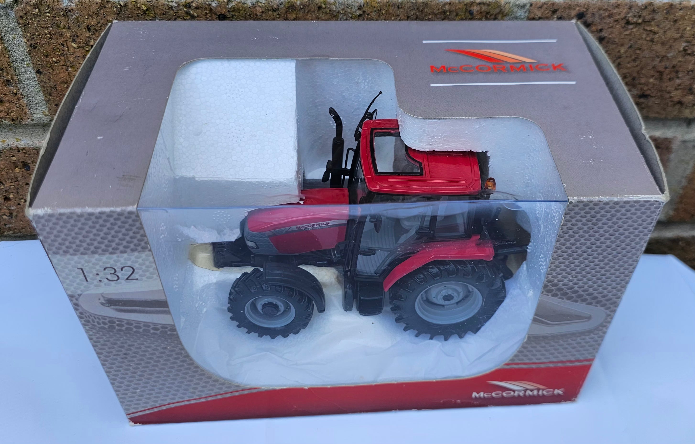 Universal Hobbies McCORMICK CX 105 Tractor Dealer Box UH2754