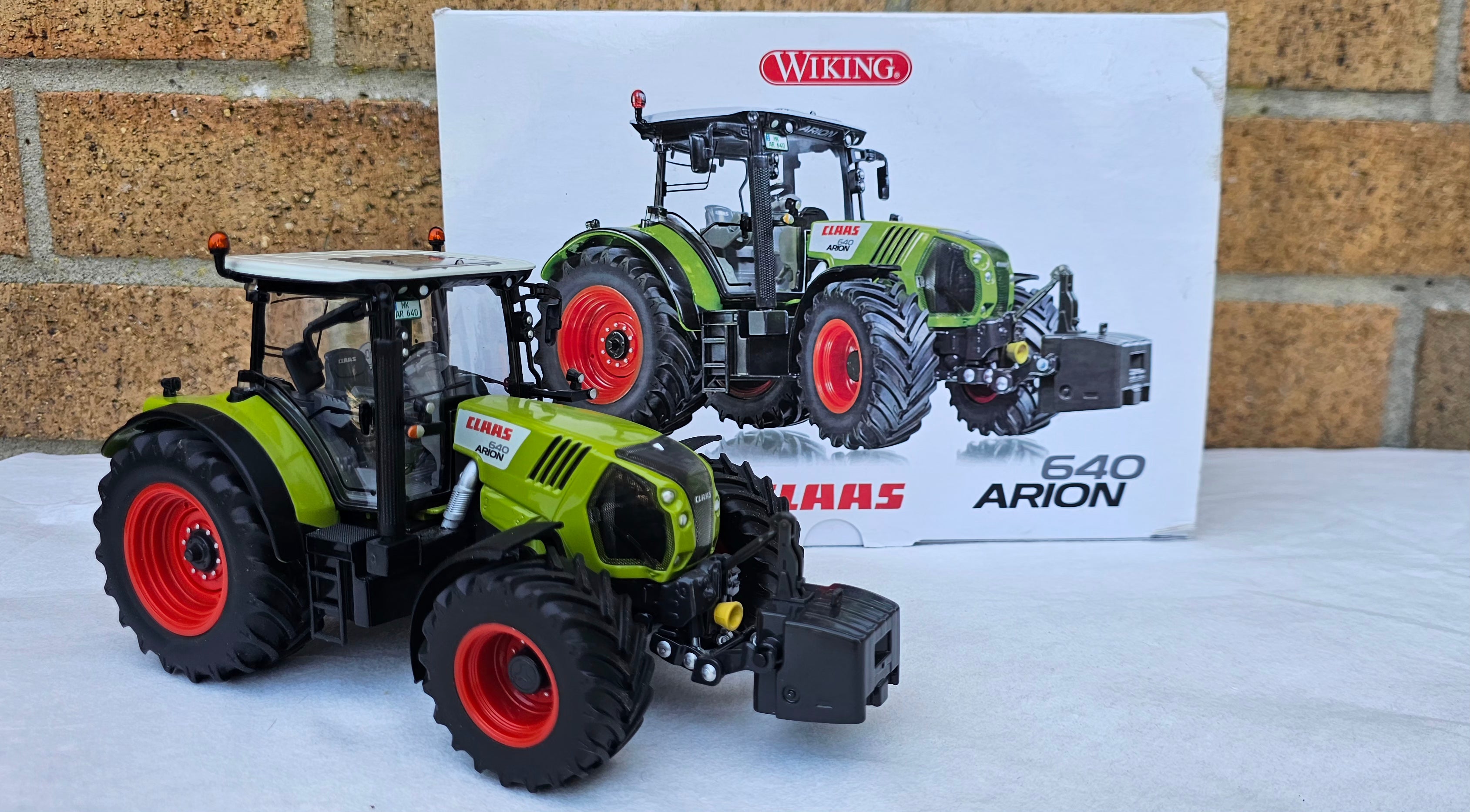 Wiking Claas Arion 640 Tractor