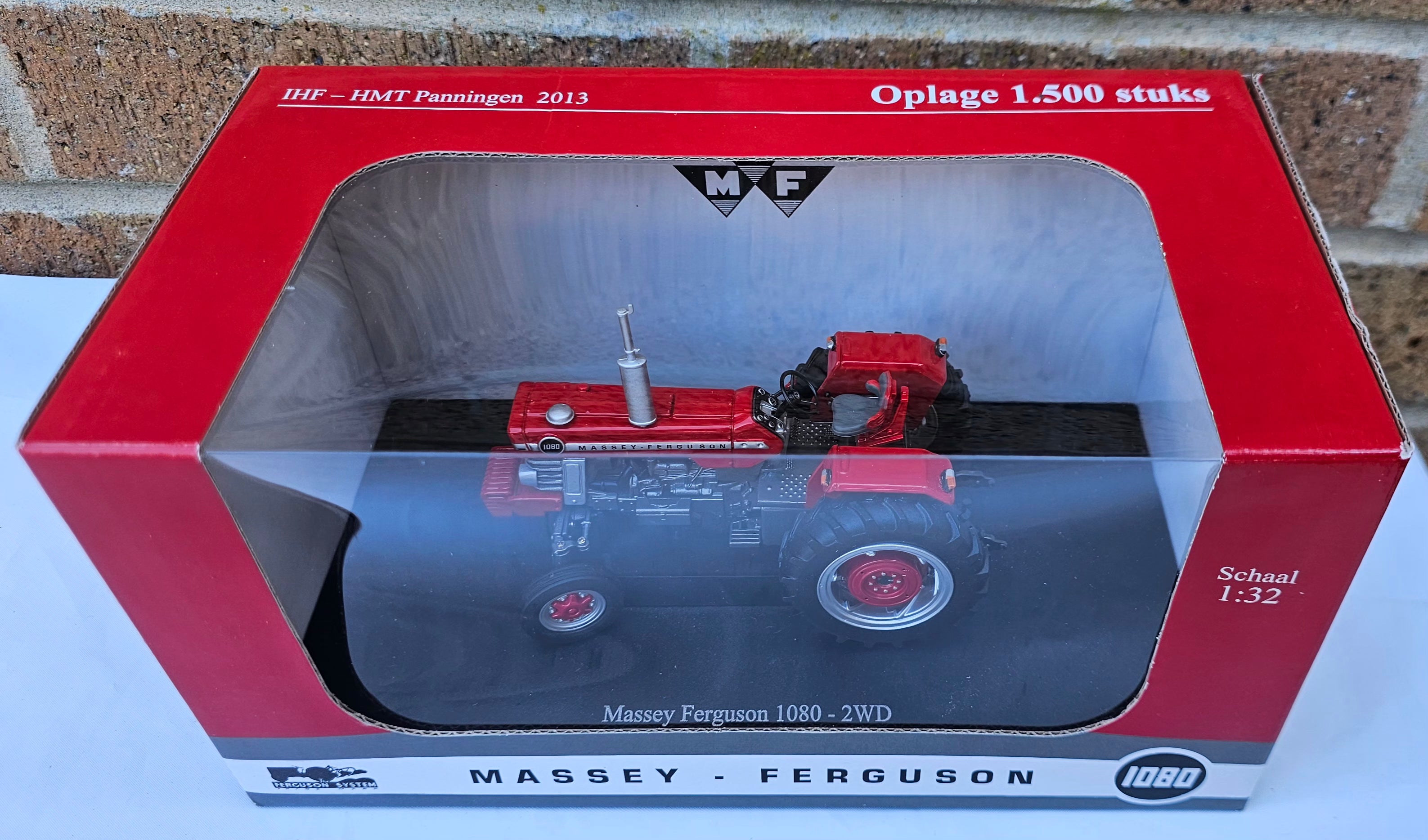 Universal Hobbies Massey Ferguson MF 1080 2WD HMT Panningen UH4219