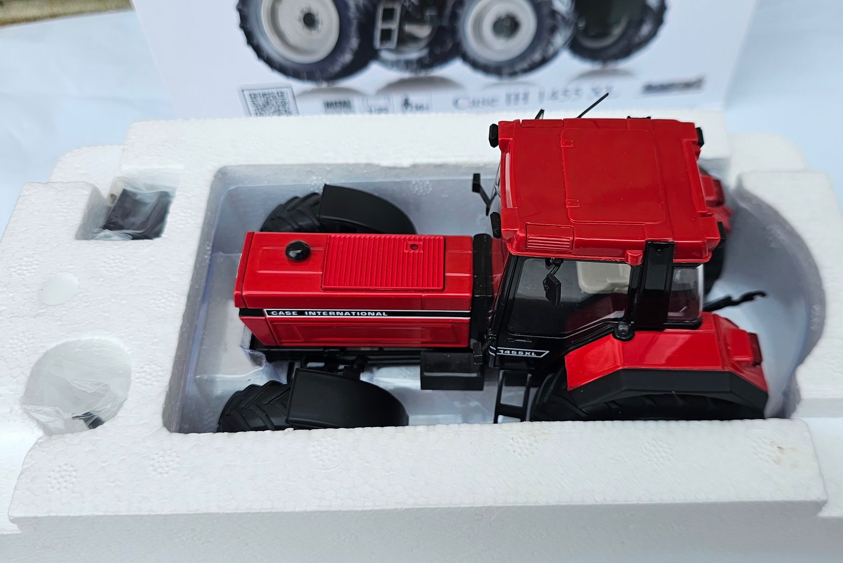 Wiking Case IH International 1455XL Tractor